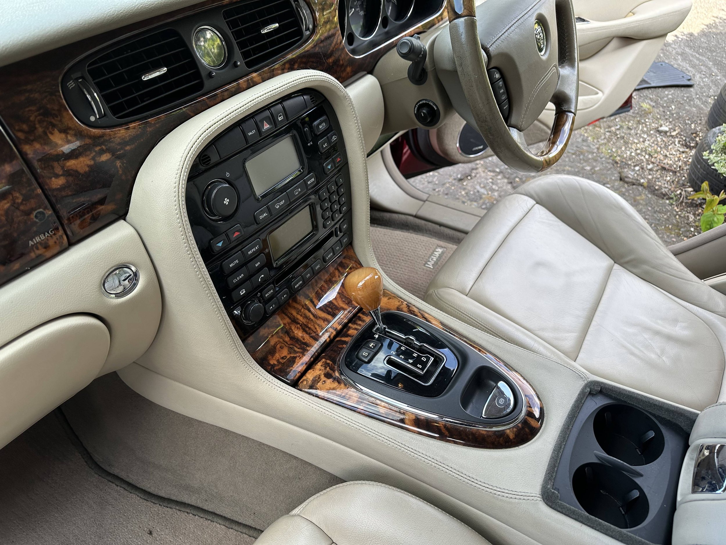 Jaguaer XJ6 - LX52WVM (12).jpeg