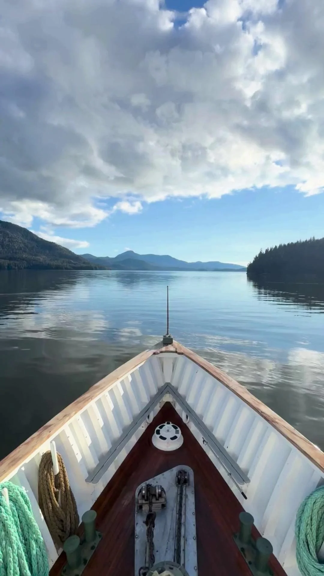 Morning light, calm seas, and the sound of the hull moving through glassy water. There’s something about standing at the bow that resets your entire sense of pace. No schedule, no noise—just Alaska unfolding ahead.
🛥️ Cruise with us in