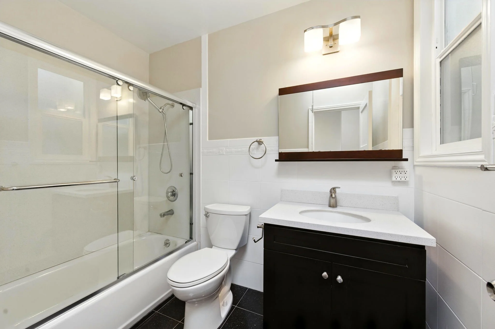 29-web-or-mls-2145-32nd-ave.jpg