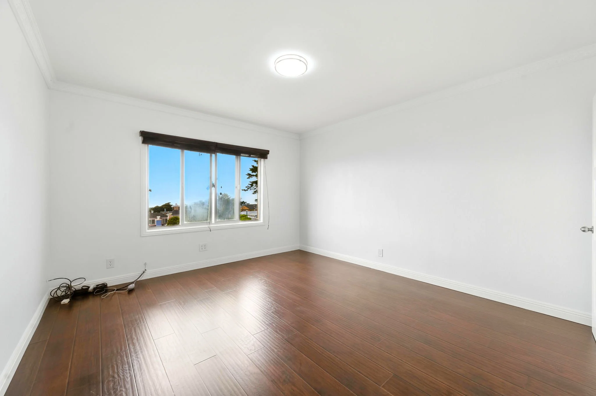 21-web-or-mls-2145-32nd-ave.jpg