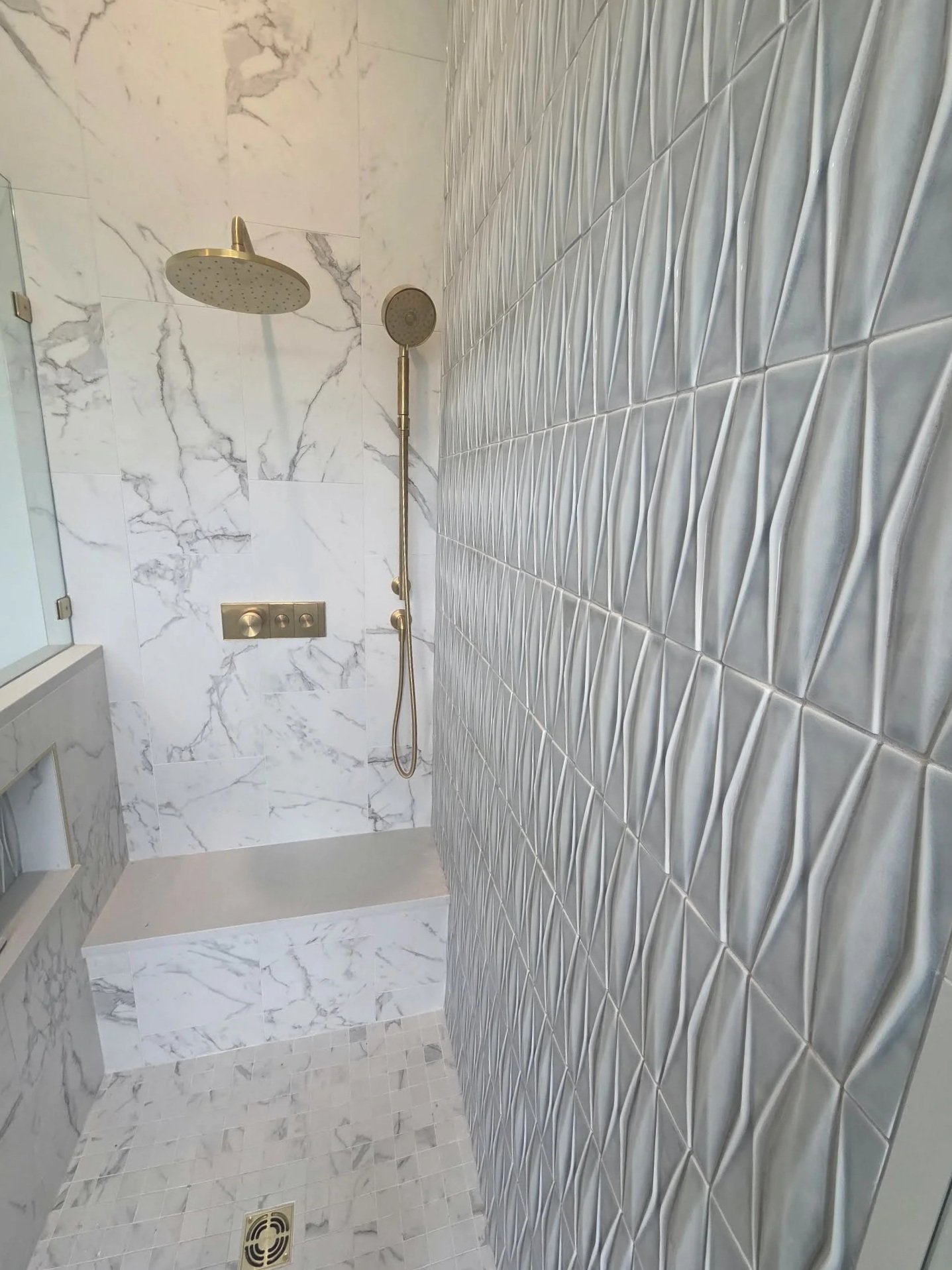 Bathrrom+white+wall.jpg