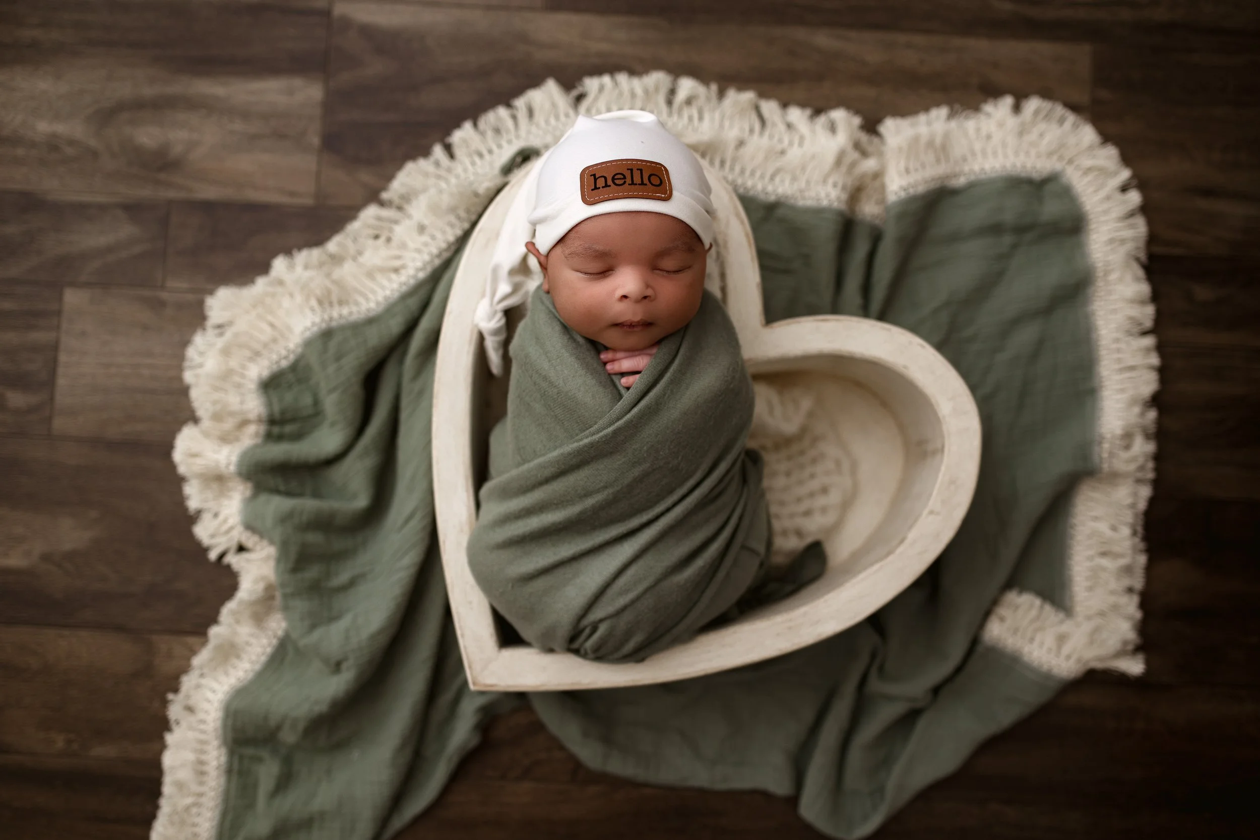 newborn maternity photographer