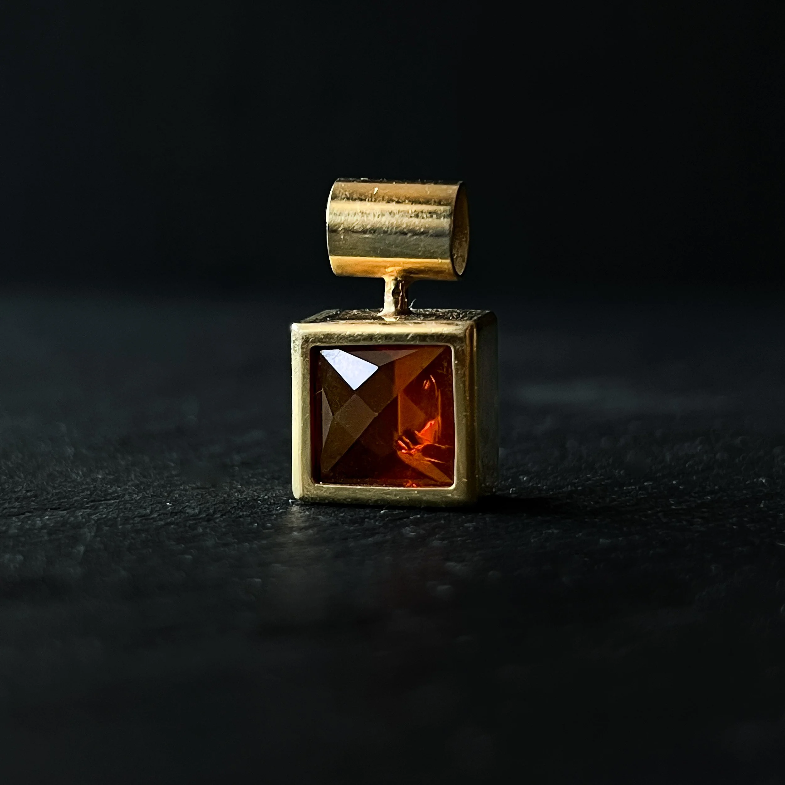 FIRE OPAL PENDANT - 18KYG