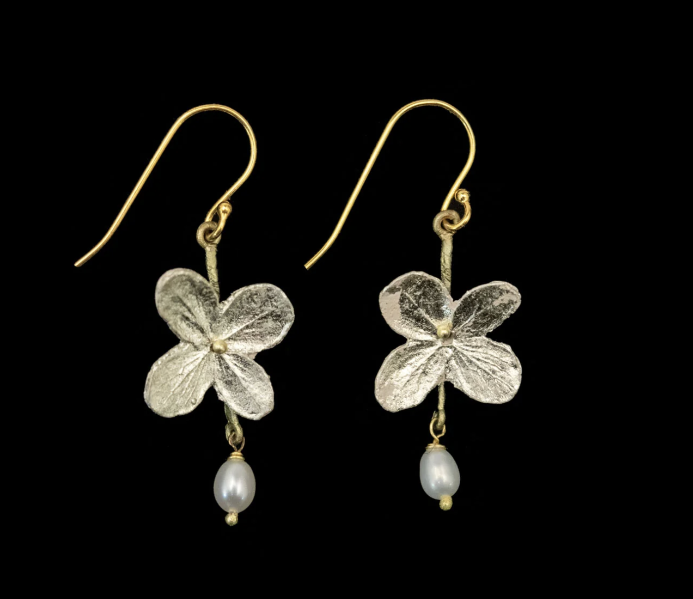 WHITE HYDRANGEA FLOWER WIRE EARRING