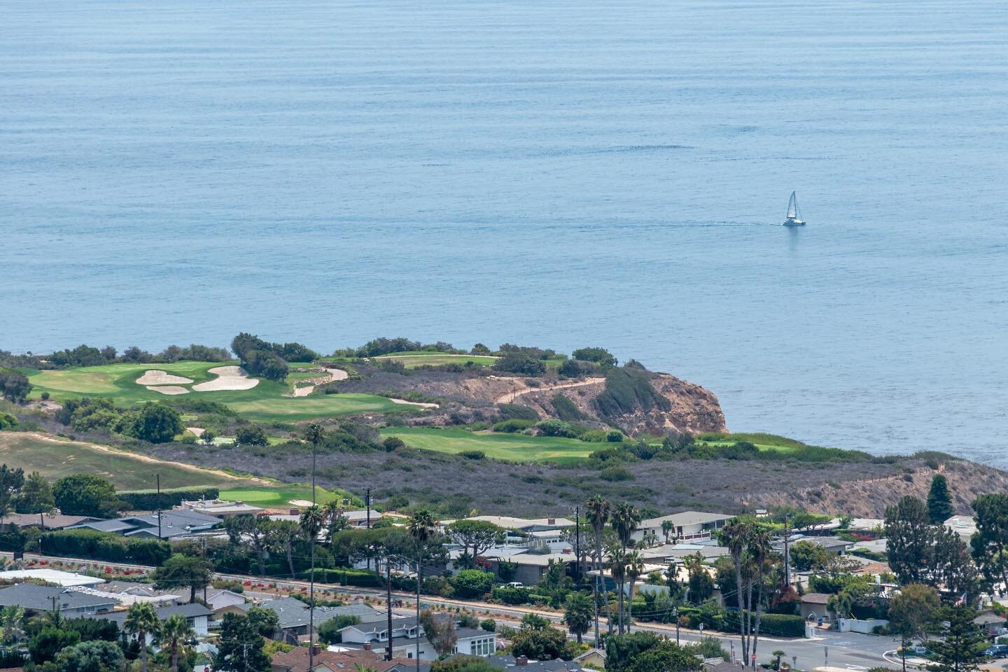 Leisure time ⛳️⛵️ 📍Portuguese Bend Reserve
.
.
.
.
.
#photography #photographer #photooftheday #travel #igtravel #igdaily #nikon #nikonphotography #nikond5600 #nikonphotographer #landscapephotography #travelphotography #thelightchase #travelpics #go