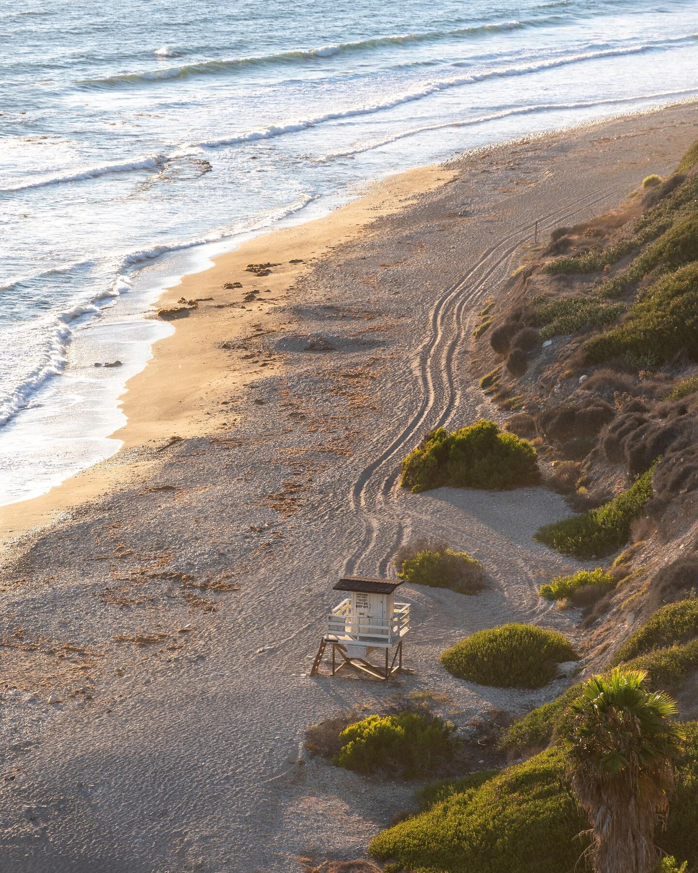 It&rsquo;s about time to make some trails outta work for the weekend ✌🏼📍Rancho Palos Verdes Beach
.
.
.
.
.
#photography #photographer #photooftheday #travel #igtravel #igdaily #nikon #nikonphotography #nikond5600 #nikonphotographer #landscapephoto