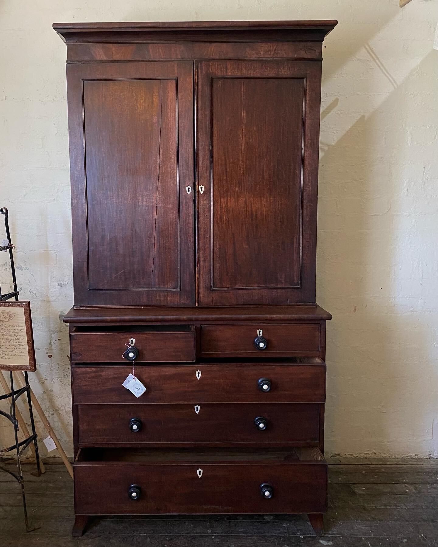 In the Stillroom~~~
@empire.revival 

Georgian mahogany linen press.  Unrestored and features dwlightf details; bone or ivory shield shaped escutcheons, original ebonized drawer pulls with inlay.
Raised on splayed bracket feet.
Circa late 1800s. Some