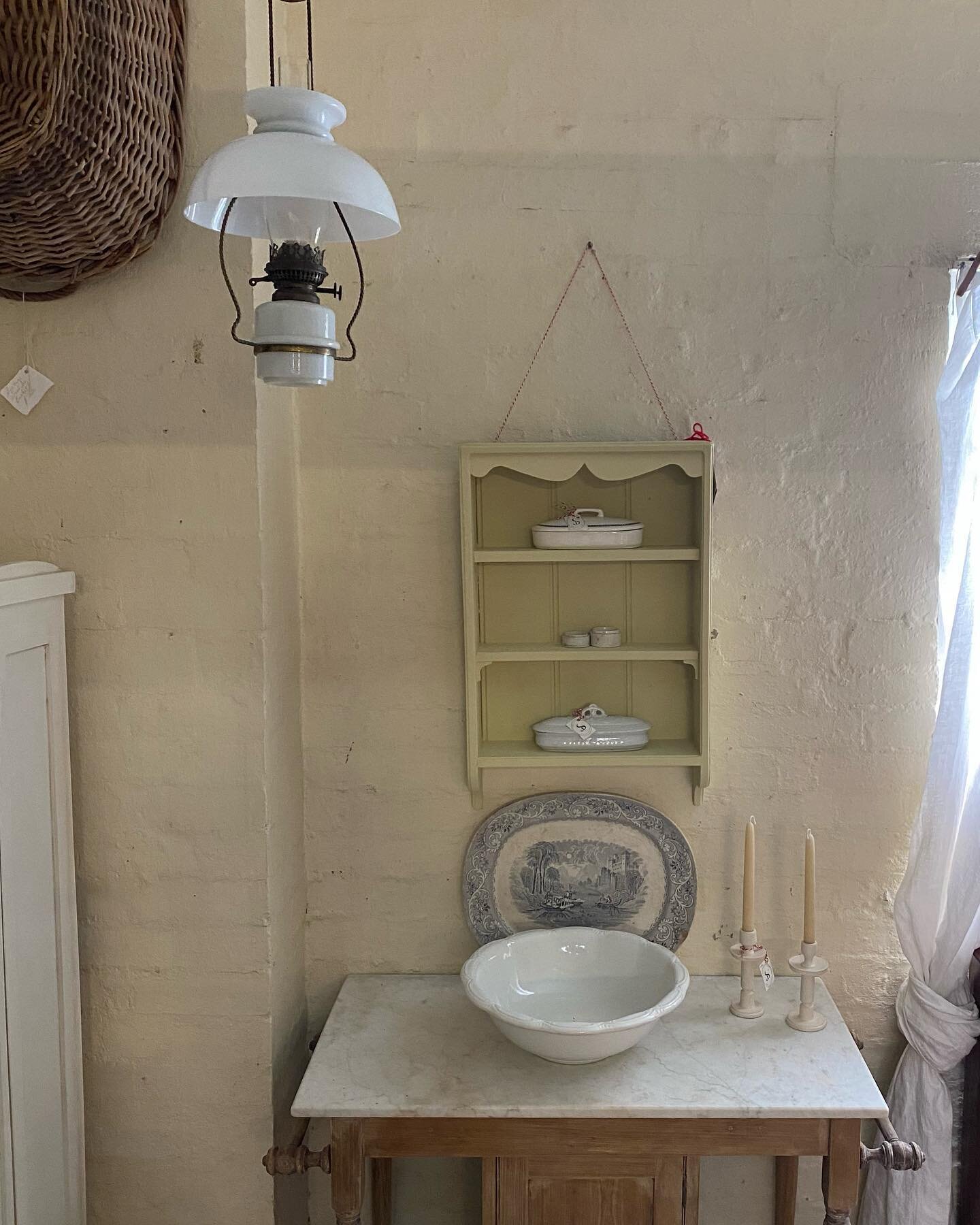 In the Still Room
@empire.revival 
This lovely vintage milk glass oil lantern is looking gorgeous; just arrived in store and will be on my website this evening at 6, if not sold prior.  Also adding the beautiful antique Meakin bowl, two antique lidde