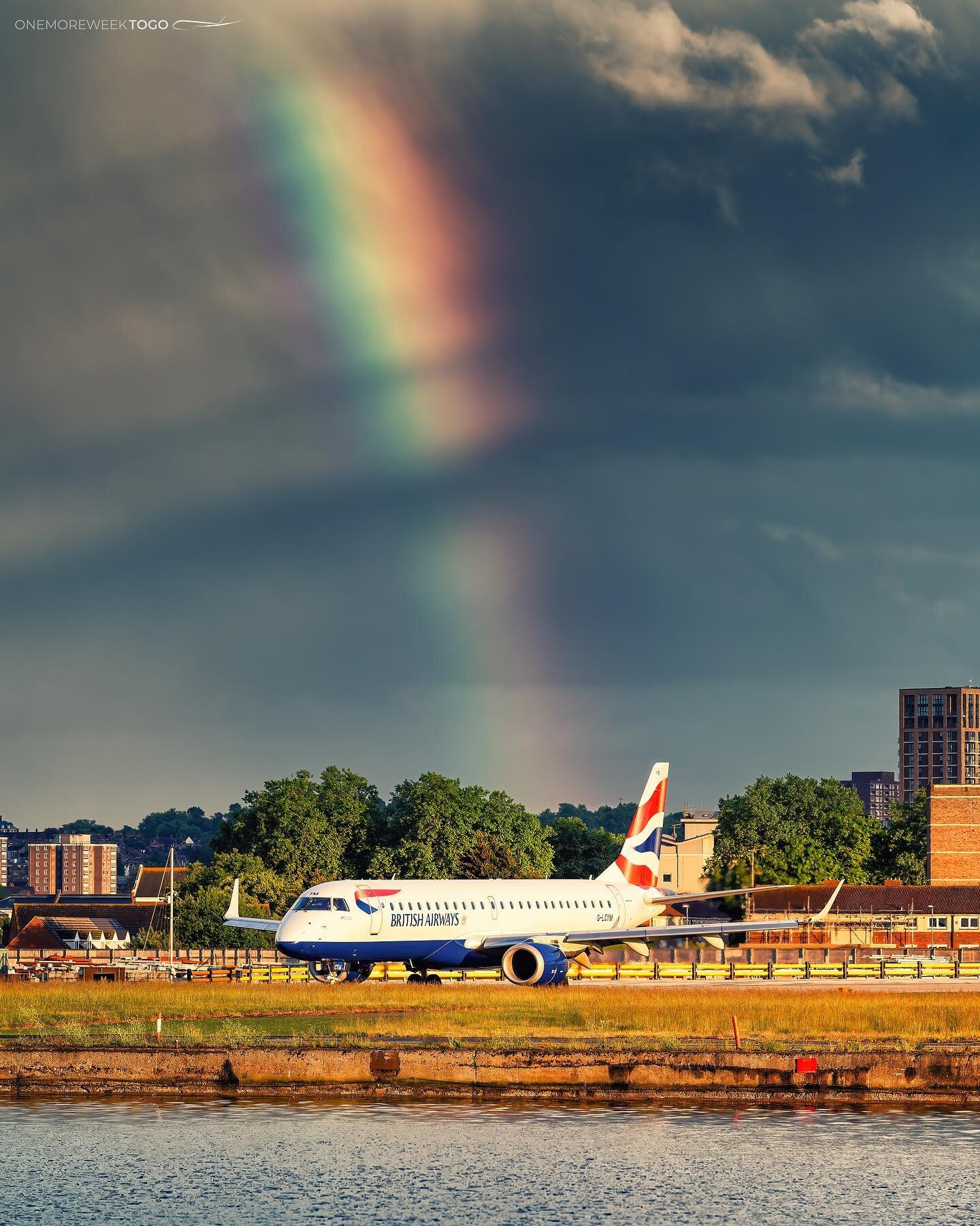 Couldn&rsquo;t have asked for better conditions while spotting at London City Airport 🌈
&bull; &bull; &bull;
&copy;Onemoreweektogo
&bull; &bull; &bull;
#instagramaviation #megaaviation #aviation4u #proaviation #av1ati0n #avgeek #ig_airplane_club #in