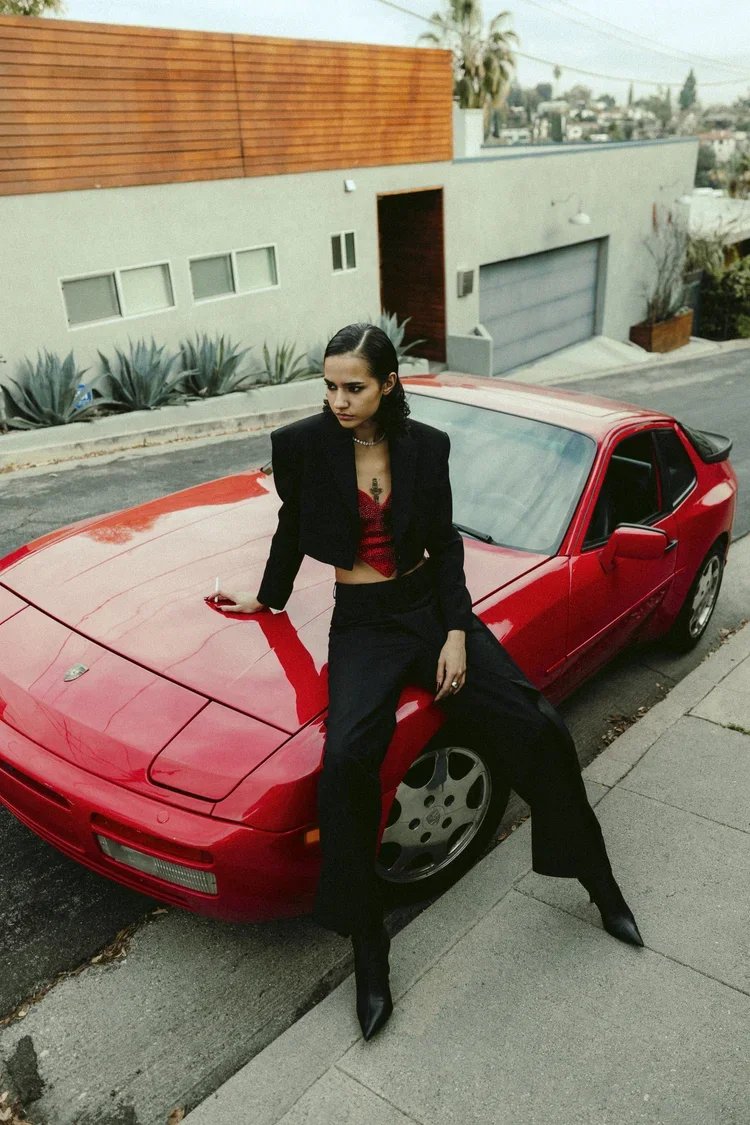 Hop in feat. Fernanda