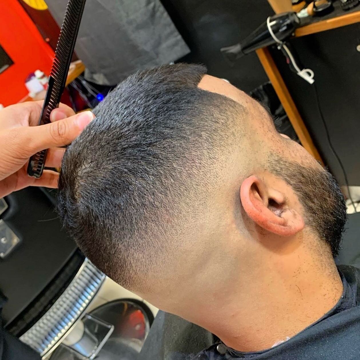 Hurry 🏃🏽&zwj;♂️
Spots are running out fast this week! 
All 3 shops open 💪🏽👏🏽 

Cut by - @scorpblendz_ 🔥

#barber #barista #coffee #cairns #refuge #refugebarbers #barbers #fade #beerontap #beer #cairnsbarbershop