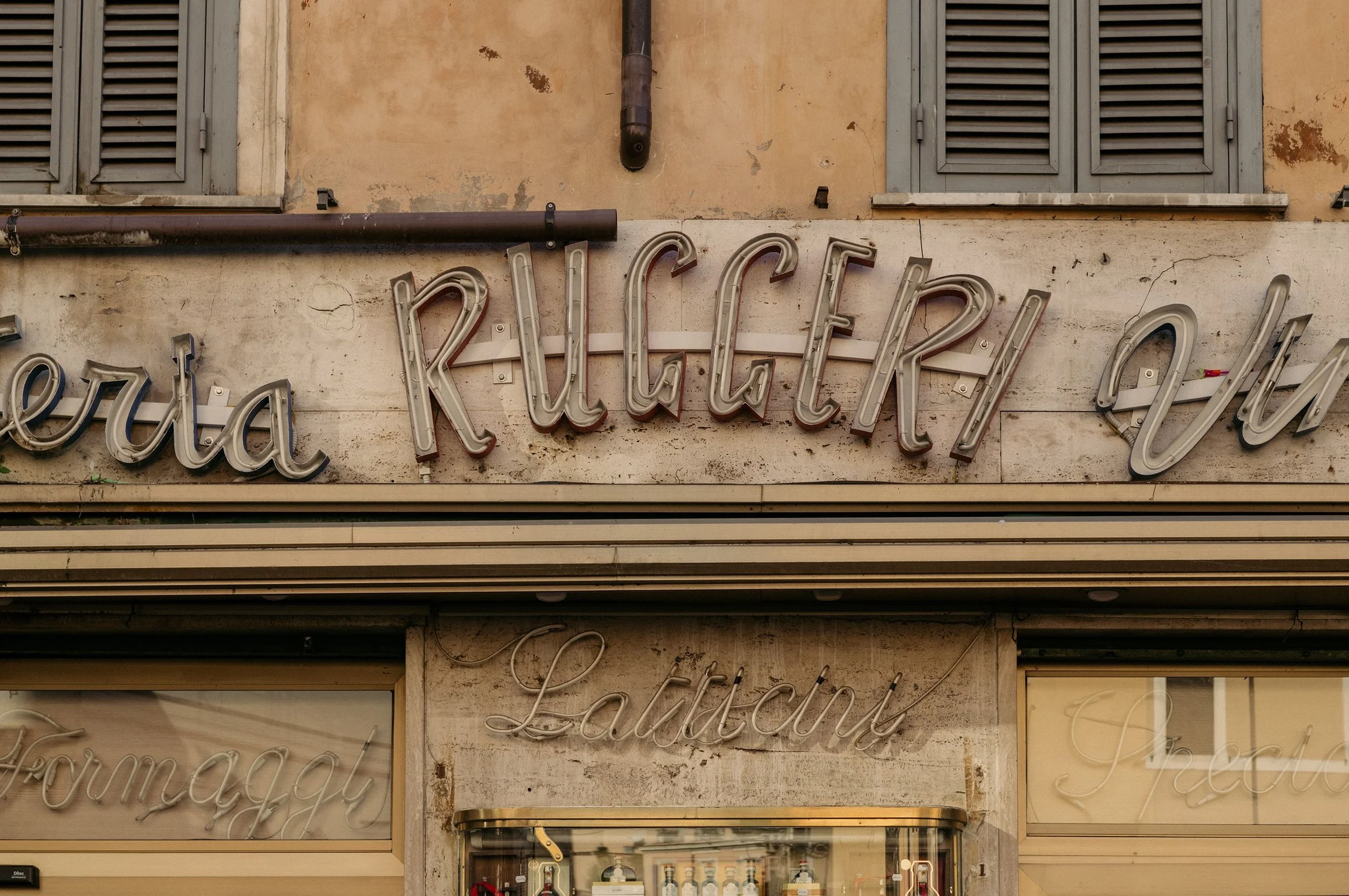 458-chapter-roma-neightbourhood-shop-facade-made-by-originals_EXPLOY.jpg