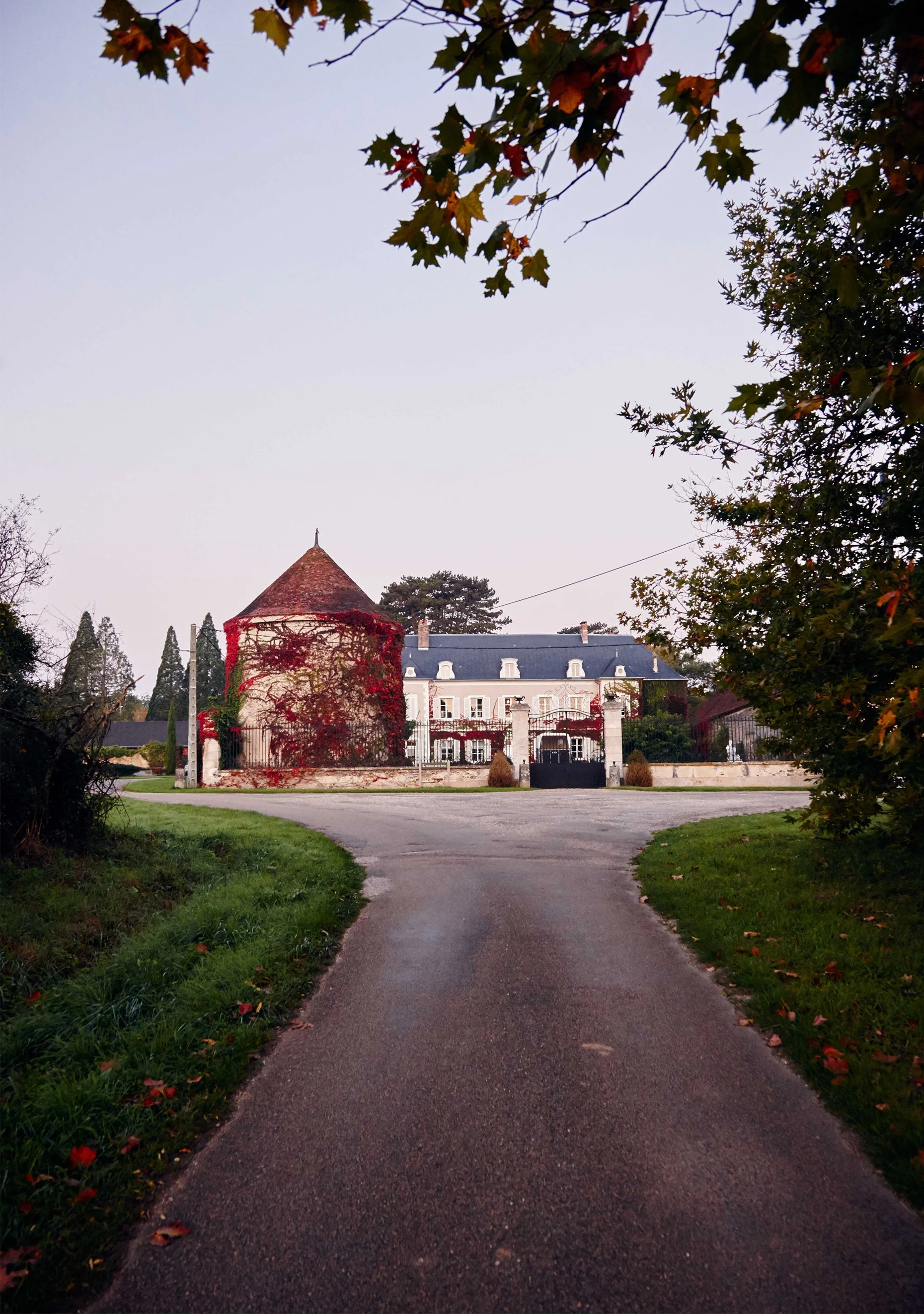 chateau-de-la-resle-exterior-street-view-by-autumn-made-by-originals-345_EXPLOY.jpg