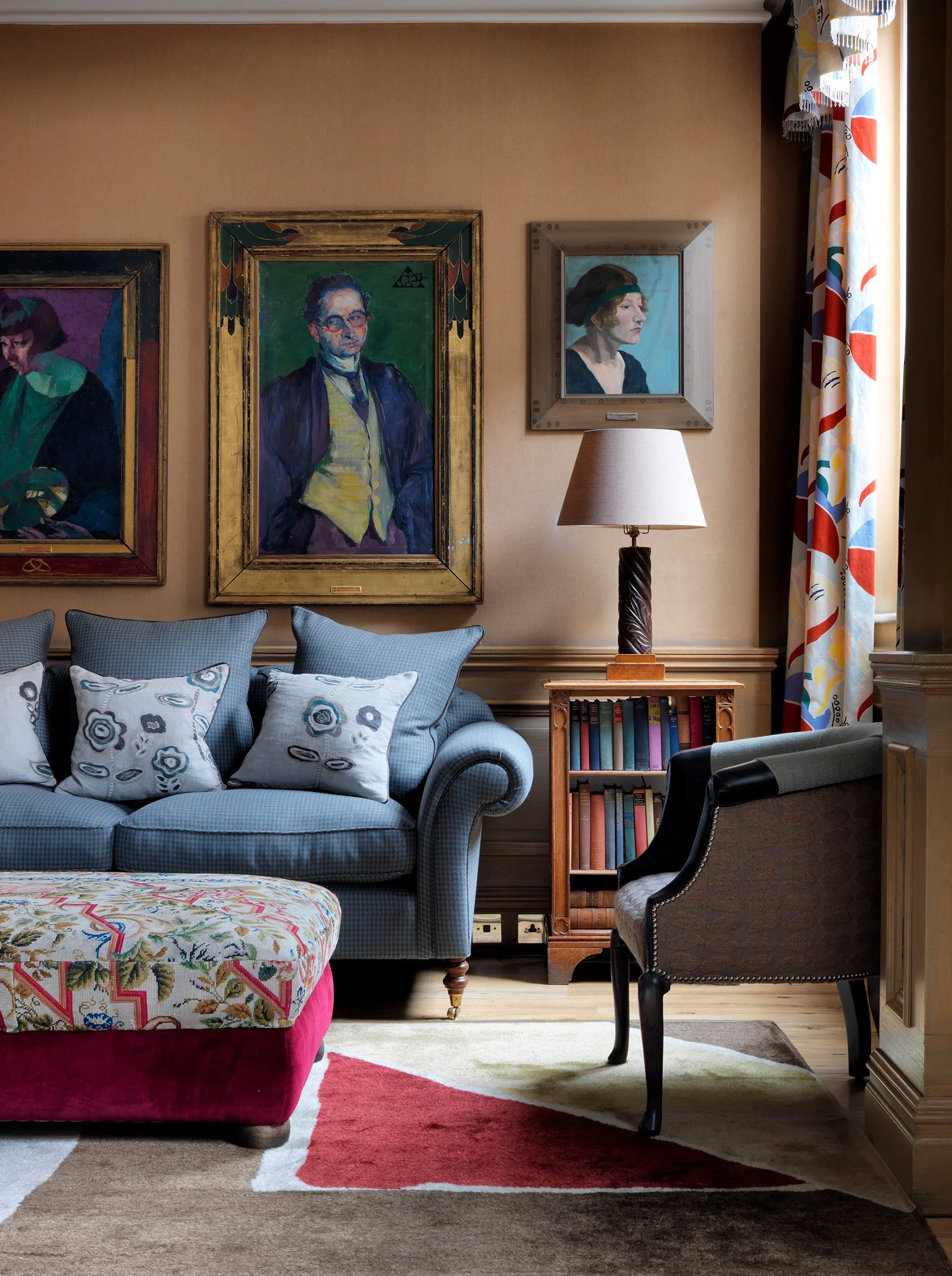 charlotte-street-hotel-firmdale-sofas-and-paintings-interior-design-227_EXPLOY.jpg