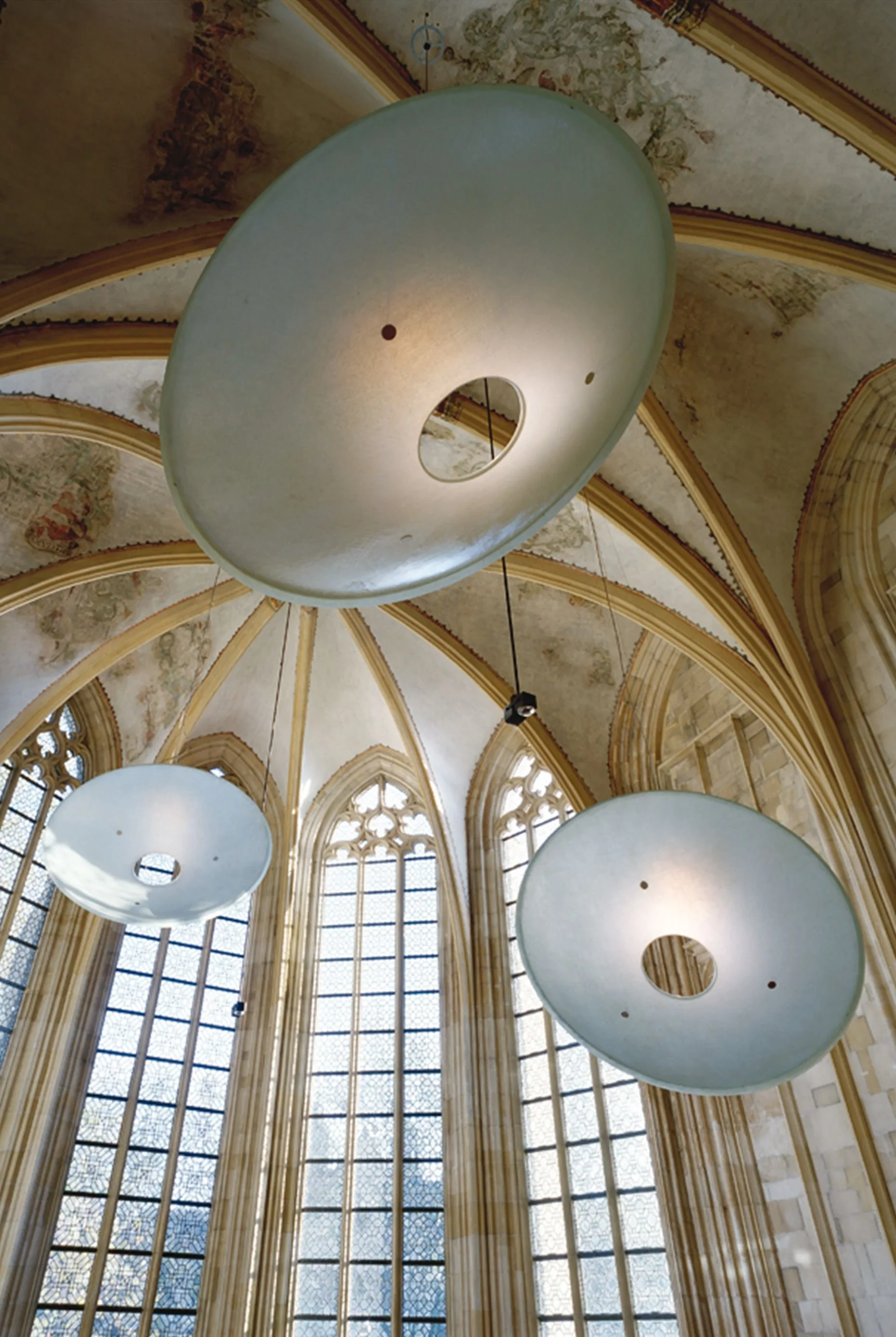 471-kruisherenhotel-maastricht-cupola-extraordinary-lamps_EXPLOY.jpg