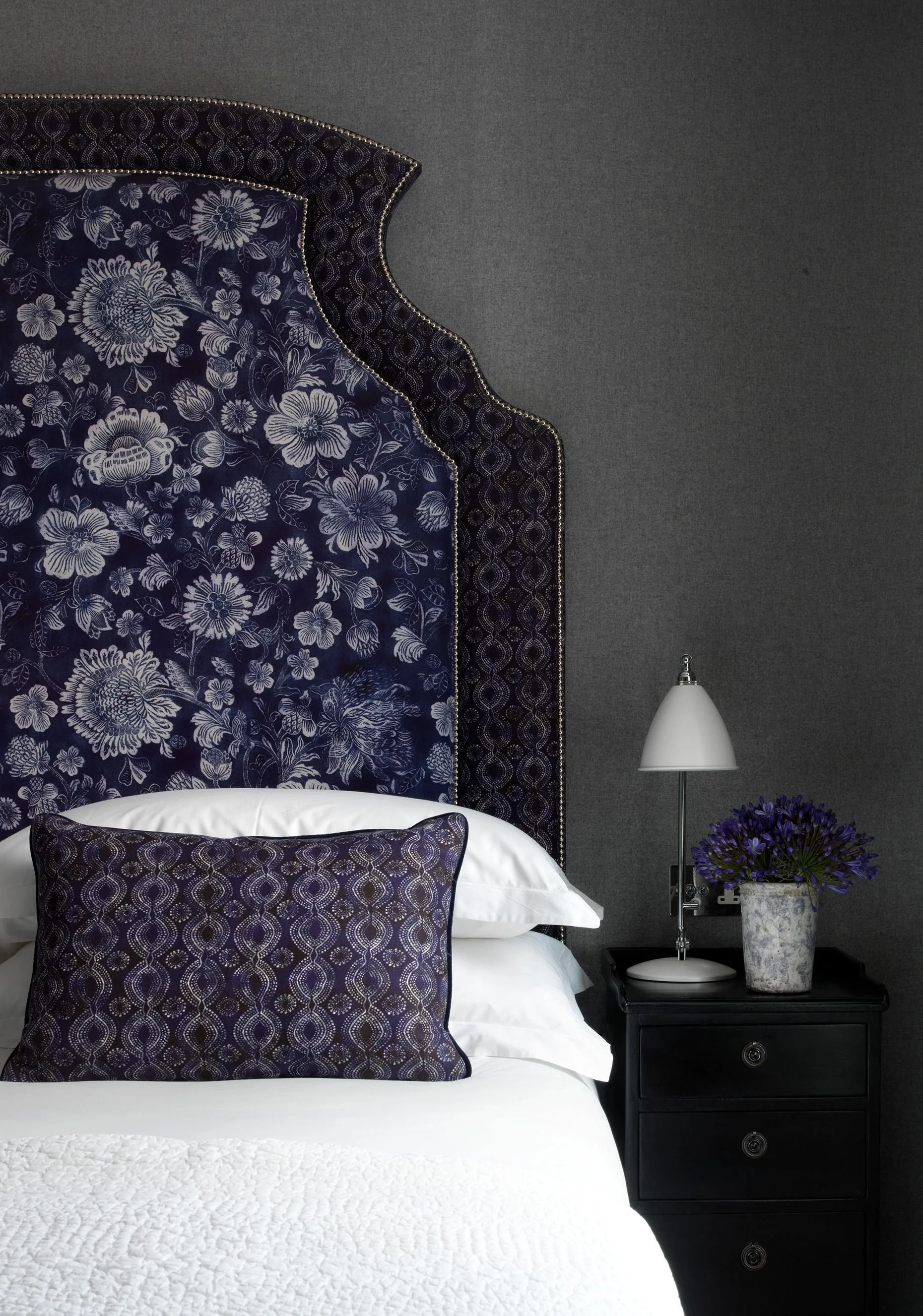 463-dorset-square-hotel-bedroom-blue-flowers-interior-design_EXPLOY.jpg