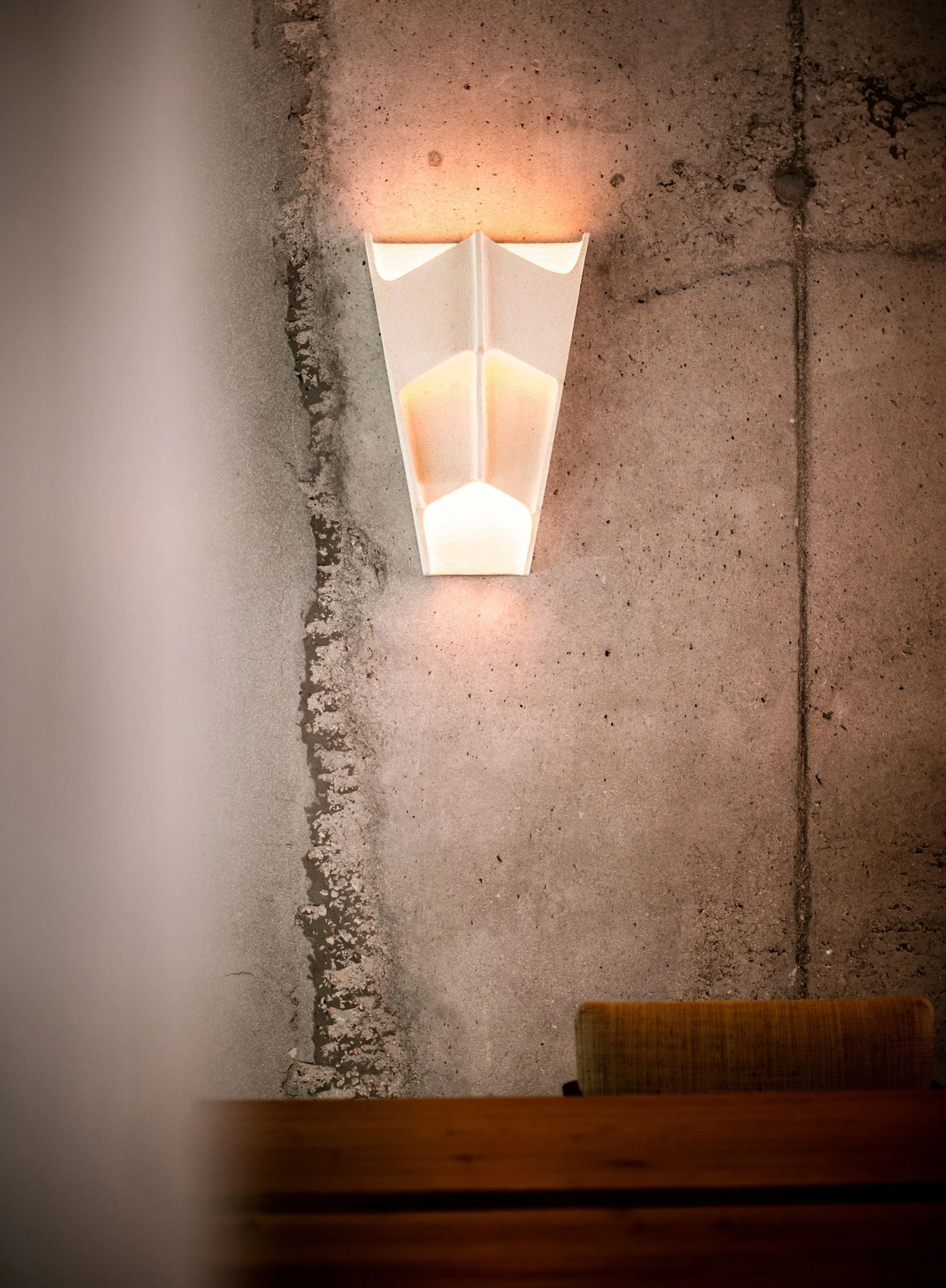 hotel-les-roches-rouges-lamp-386_EXPLOY.jpg