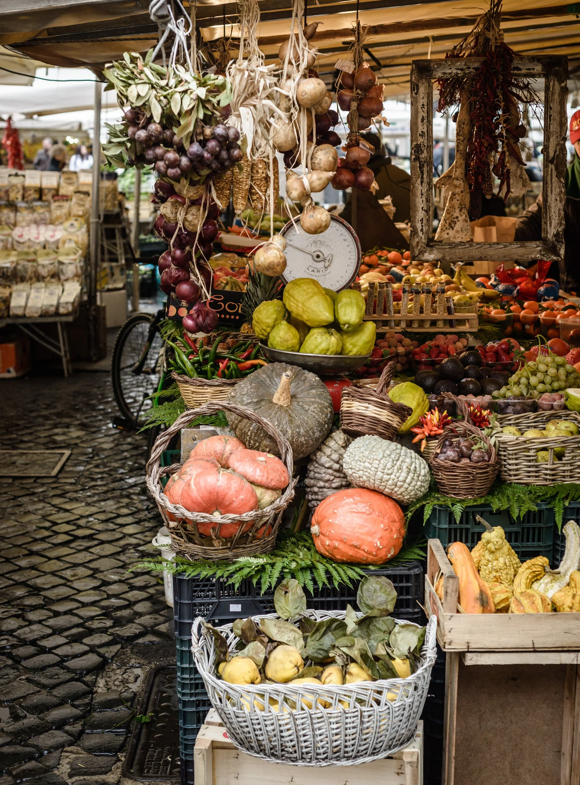 g-rough-destination-rome-food-market-original-experiences-300_EXPLOY.jpg