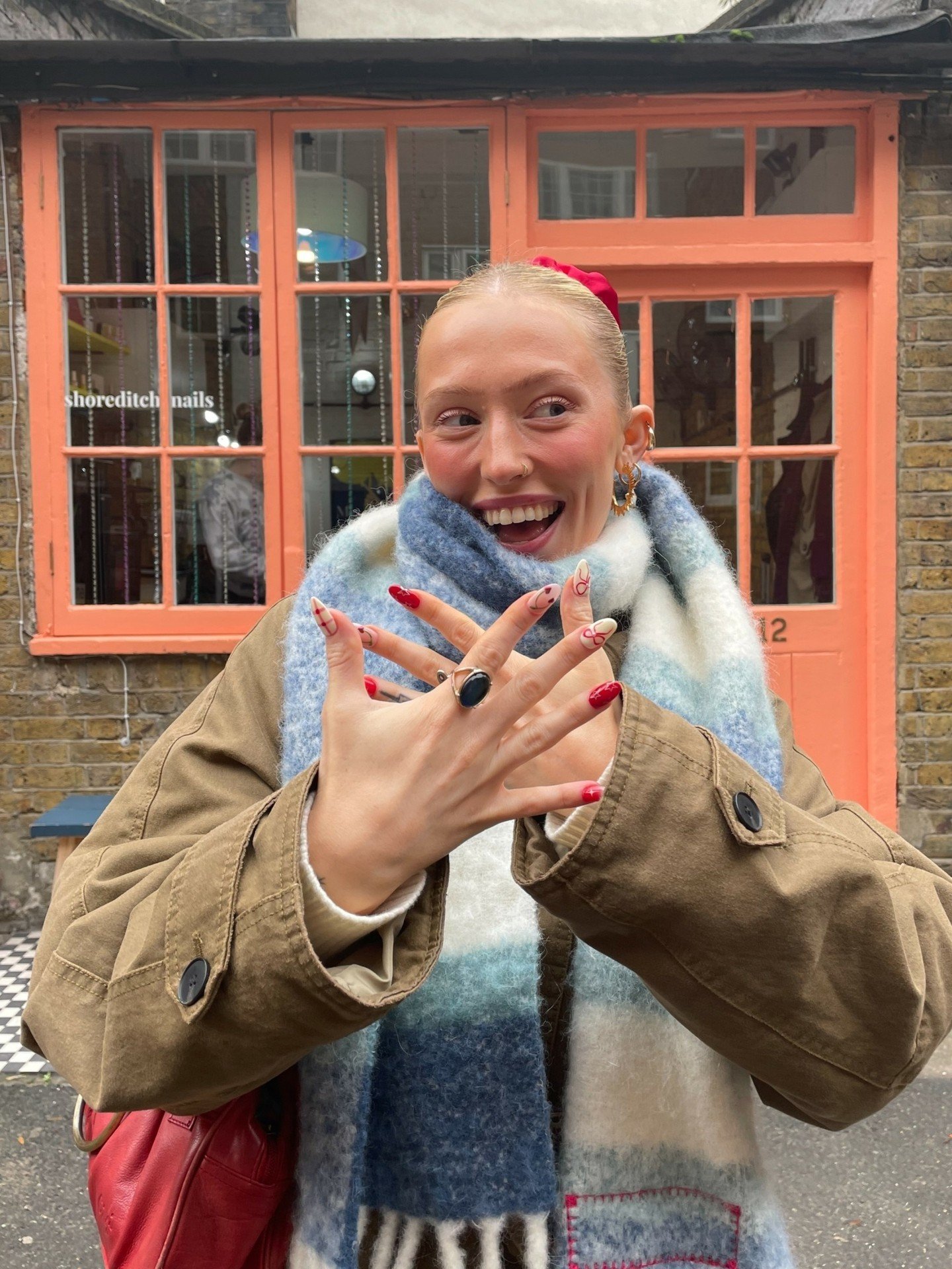 Dream girl @chlodavie got some super gorgeous festive nail art! 🍒

To book: Gel Mani Full Works + Nail Art Level Four

💅 By Carmen