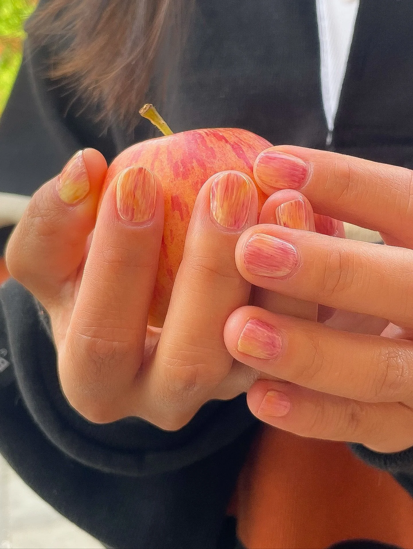 The cutest apple nails by Hollie 🍎 Swipe to the end for a cute surprise. 

To book: Gel Mani Full Works + Nail Art Special ✨

#shoreditchnails #nailart #applenails #fruitnails