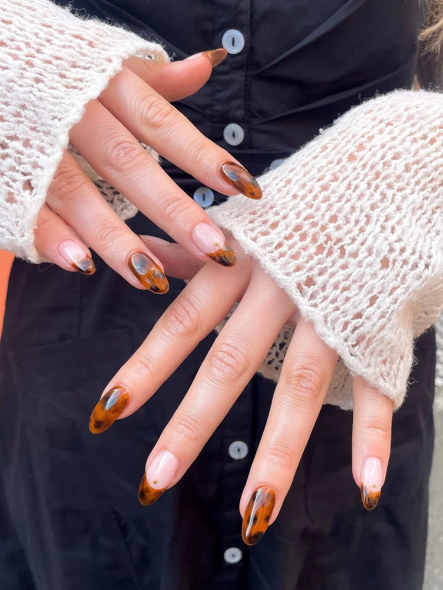 Tortoise shell is a classic way to change up your manicures! 🤎

To book: Gel Mani Full Works + Nail Art Level One

#shoreditchnails #toirteseshellmani #nailart #nailartinspo