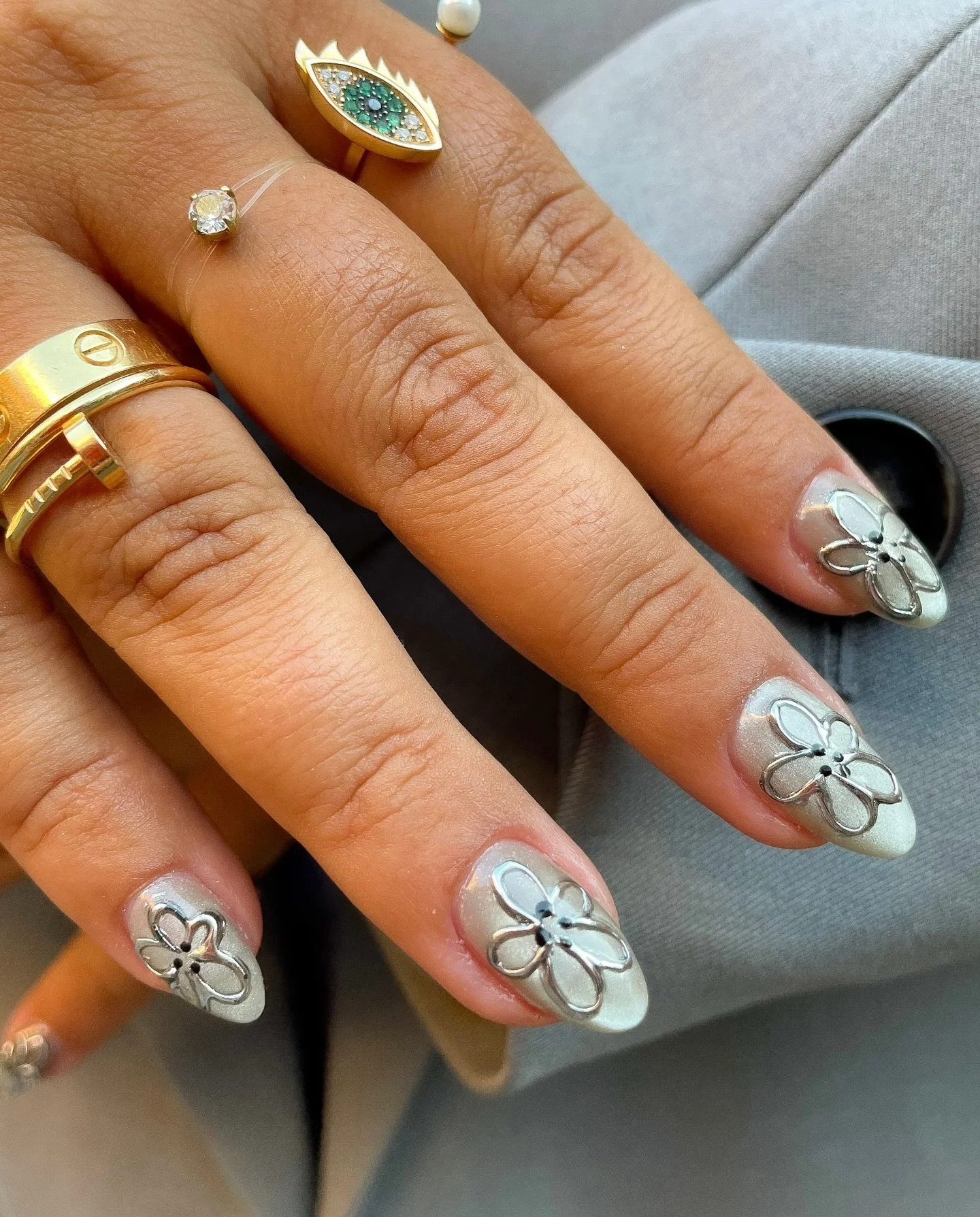 Treatment supervised by our furry friend! 🐾

To book: Gel Mani Full Works + Nail Art Level Three

#shoreditchnails #chromenailart #furryfriend #nailartinspo