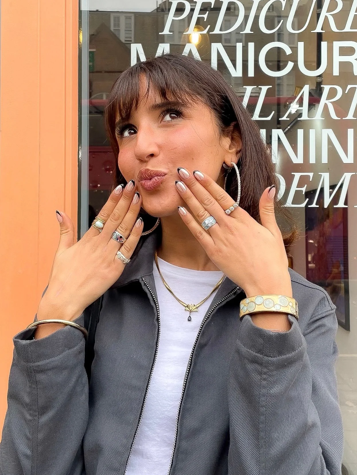 the cutest black french tips + glazed donut for @chicgyalxo 🖤

#shoreditchnails #frenchtipnails #manicure