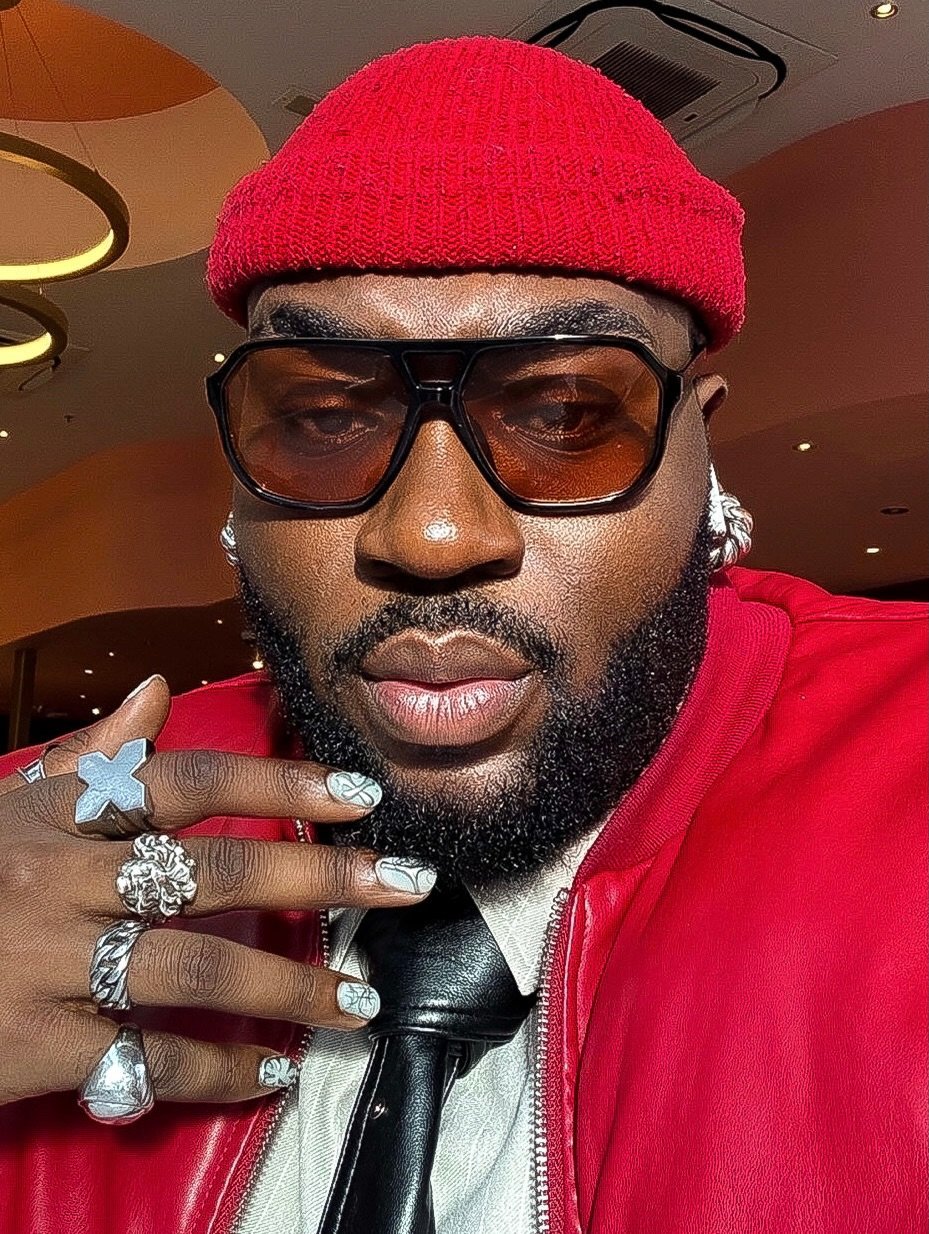 Detailed chrome nails for @david_fadd 

Swipe for the handiwork 🩶

To book:
Gel Mani Full Works + Nail Art Level Three

#shoreditchnails #chromenailart #manicure #chromenails