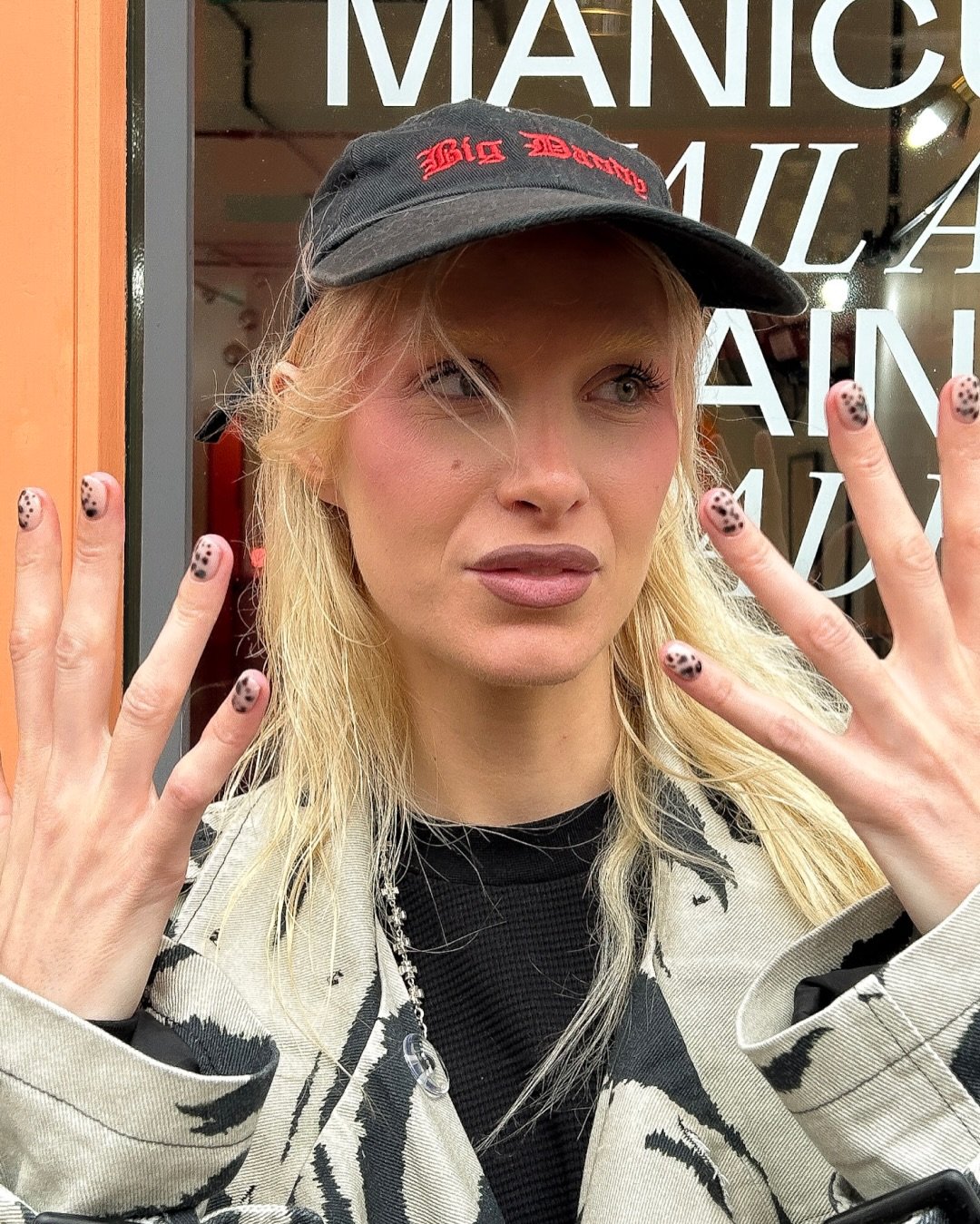 Friends of Shoreditch Nails 🧡

To book: 
1. Gel Mani Full Works + Nail Art Level One 
2. Gel Mani Full Works + Nail Art Level One 
3. Gel Mani Full Works + Nail Art Level Three 

#friendsofshoreditchnails #dalmationnails  #simpleflowernailart #tarta