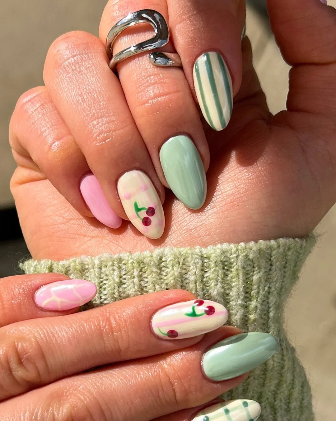 A fresh mani with a cherry on top 🍒

To book: 
Gel Mani Full Works + BIAB (Builder Gel) + Nail Art Level 3

#shoreditchnails #carmenshoreditchnails #picnicnails #cherrynails