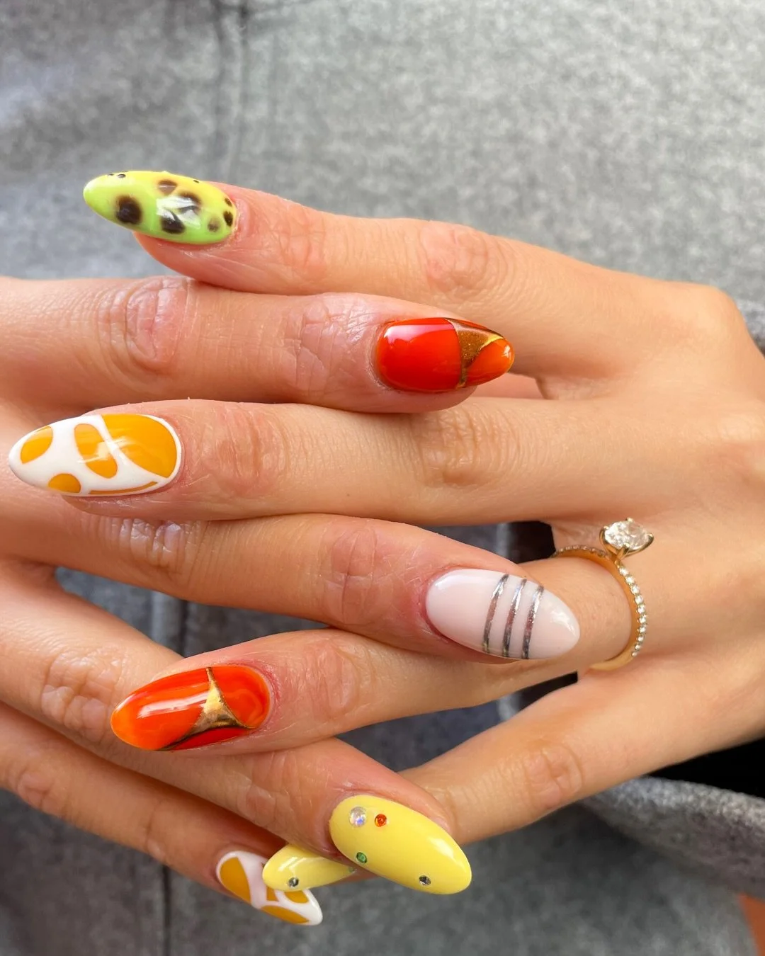 Holiday nails incoming&hellip; 🏖️😎💅

To Book: 
Gel Mani Full Works + BIAB (Builder in a Bottle) + Level 3 Nail Art

#shoreditchnails #carmenshoreditchnails #holidaynails #nailart