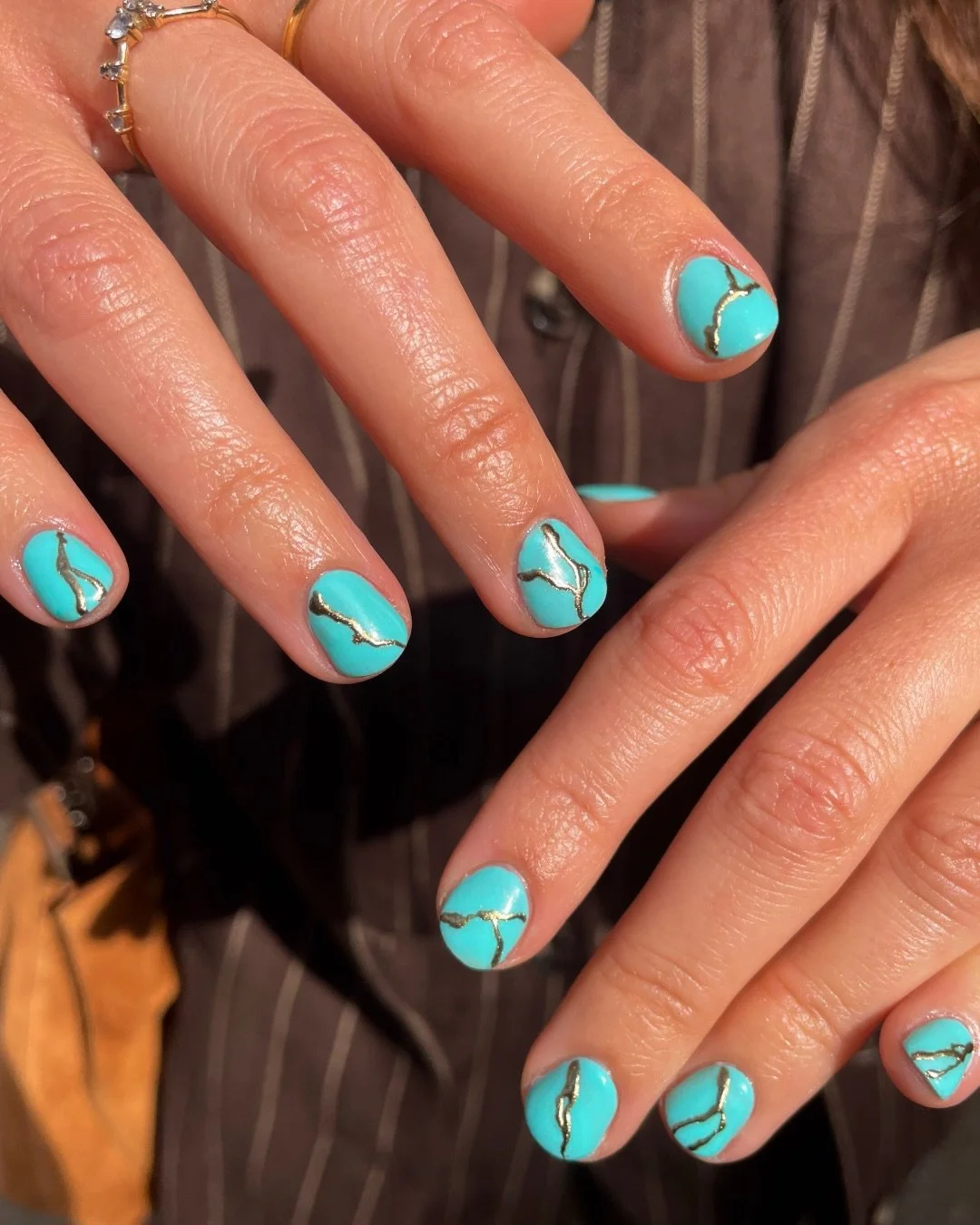 We&rsquo;re loving aqua blue🩵

To Book: 
Gel Mani Full Works + Nail Art Level 

#shoreditchnails #lydgiashoreditchnails #chromenailart #summernails