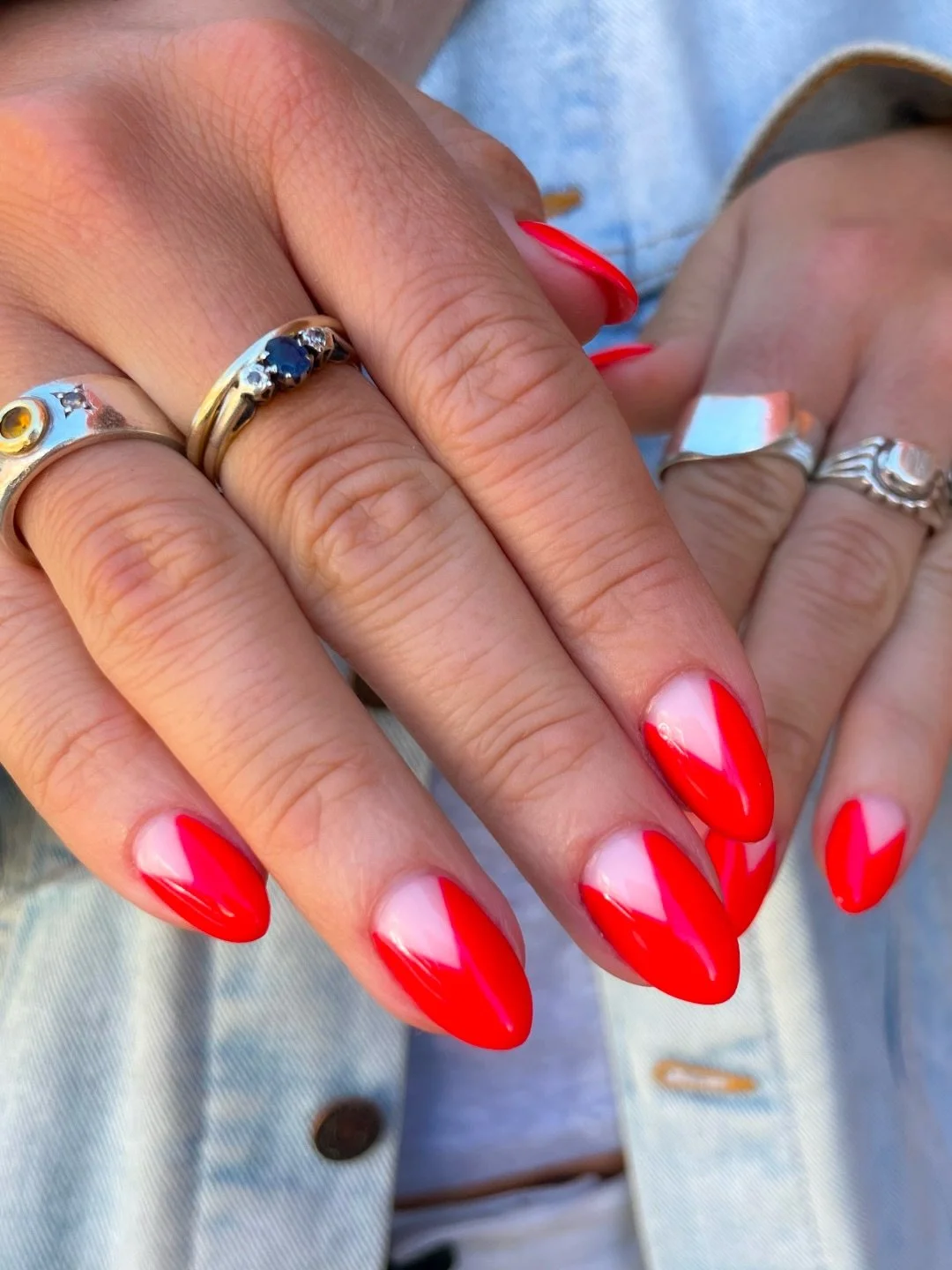 ❤️❤️❤️

To Book:
Gel Mani Full Works + Nail Art Special for Inverted Vs

#shoreditchnails #hannahshoreditchnails #nailart #simplenailart #rednails