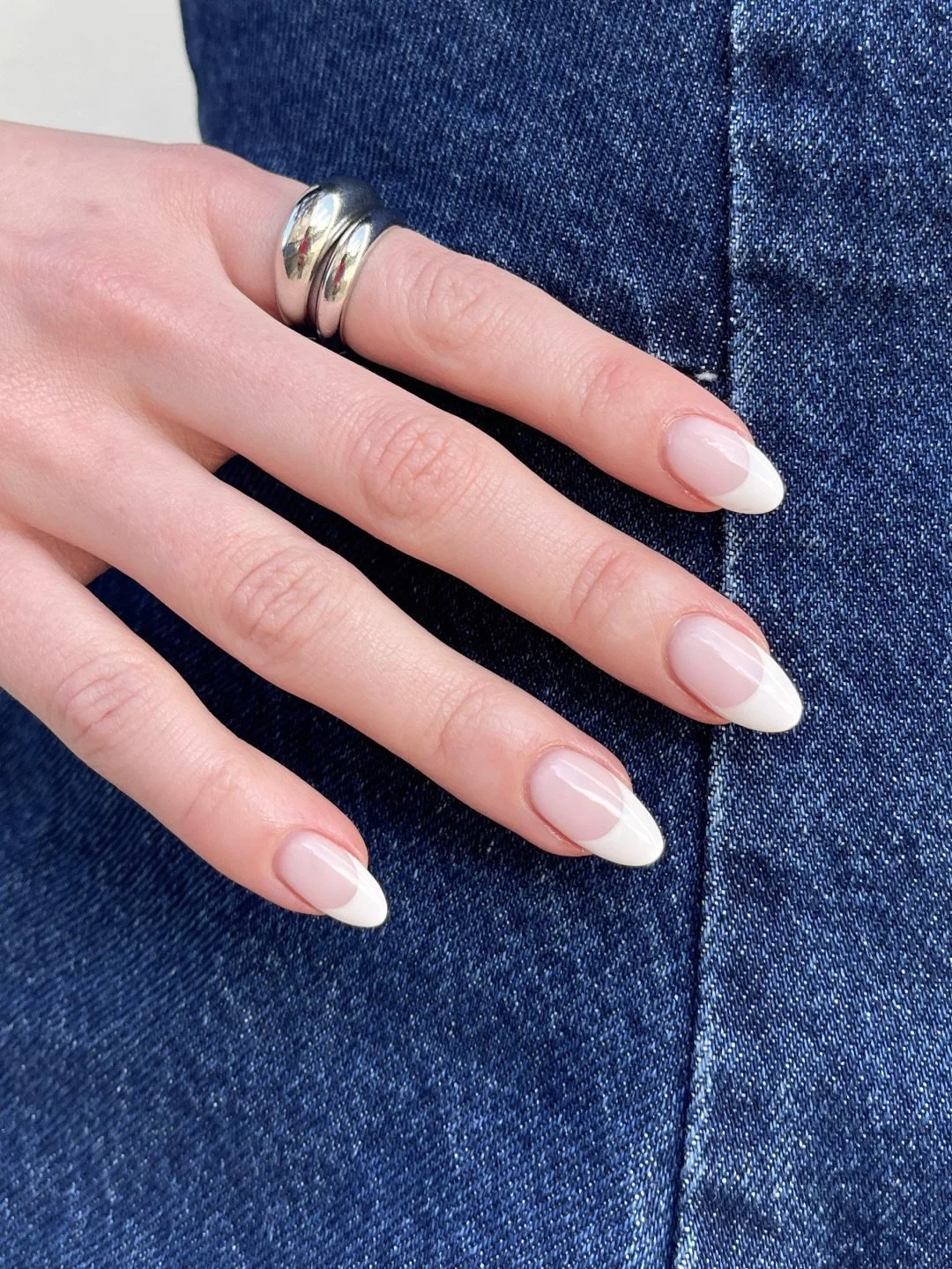 Bringing back the 90&rsquo;s and we&rsquo;re starting with the nails 💅🤍

To book:
Gel Mani Full Works + Nail Art Special 

#shoreditchnails #lianashoreditchnails #90sfrenchtip #manicure
