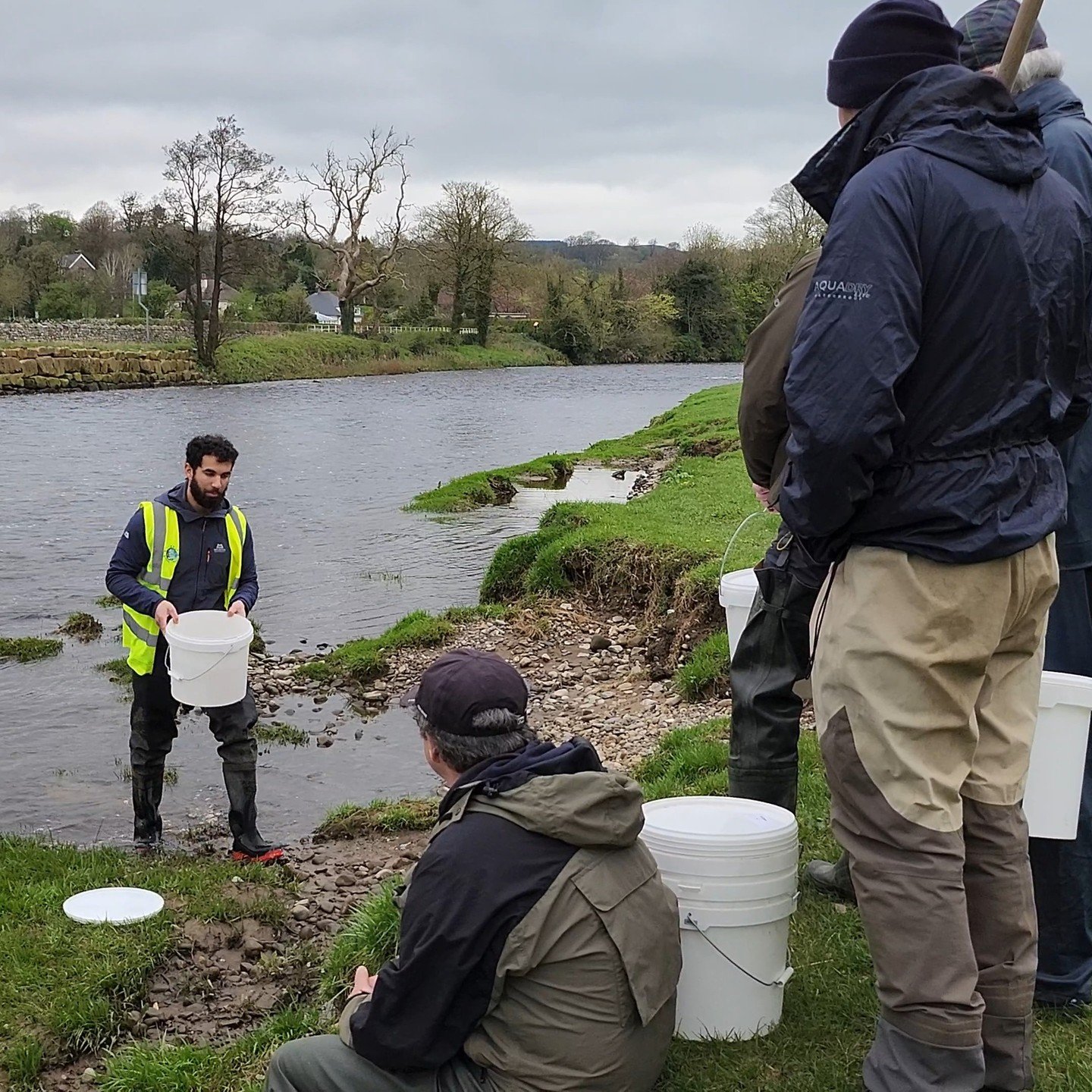 Congratulations to Luke!🎉 

Here is Luke from Ribble Rivers Trust training up new RMI monitors this weekend and was successfully accredited to become a riverfly tutor. Well done!

#riverflypartnership #volunteers #citizenscience #rivers #invertebrat