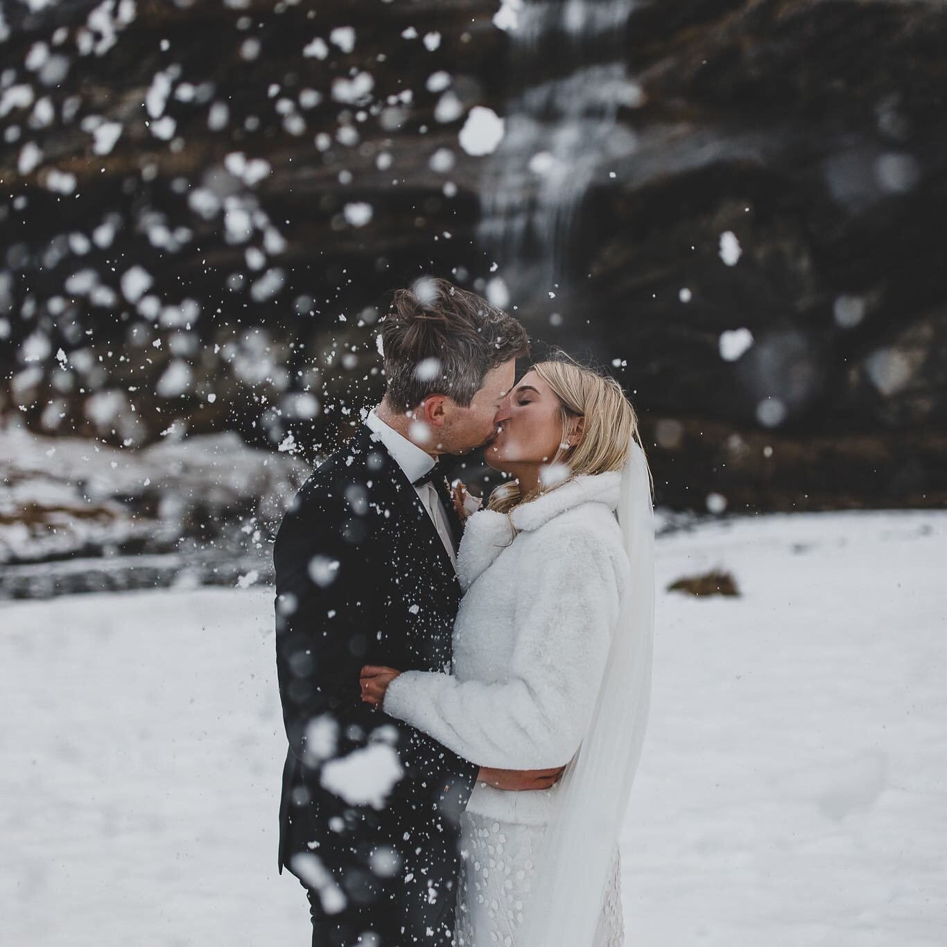 Excuse me, did you need someone to enthusiastically throw snow at the newlyweds for a nice photo&hellip;? 

SIGN ME UP! #notjustacelebrant

Kerri &amp; Rob, finishing off an epic adventure with a quick kiss in the snow thanks to @williamsphotography_