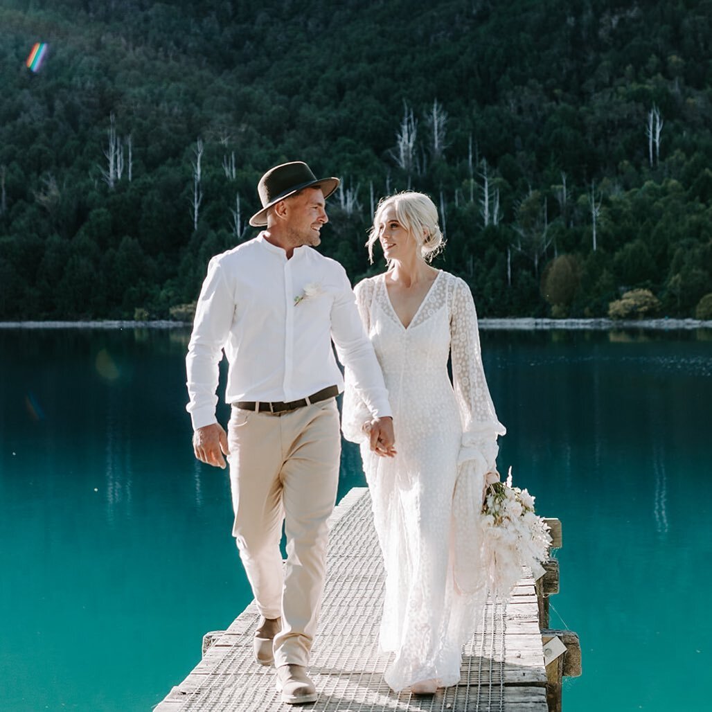 Queenstown elopements aren&rsquo;t all mountaintops and remote alpine lakes&hellip; In fact, some of my all time favourite places are just a short drive from downtown Queenstown and offer up some truly serene and beautiful scenery!

Beth &amp; Joe he