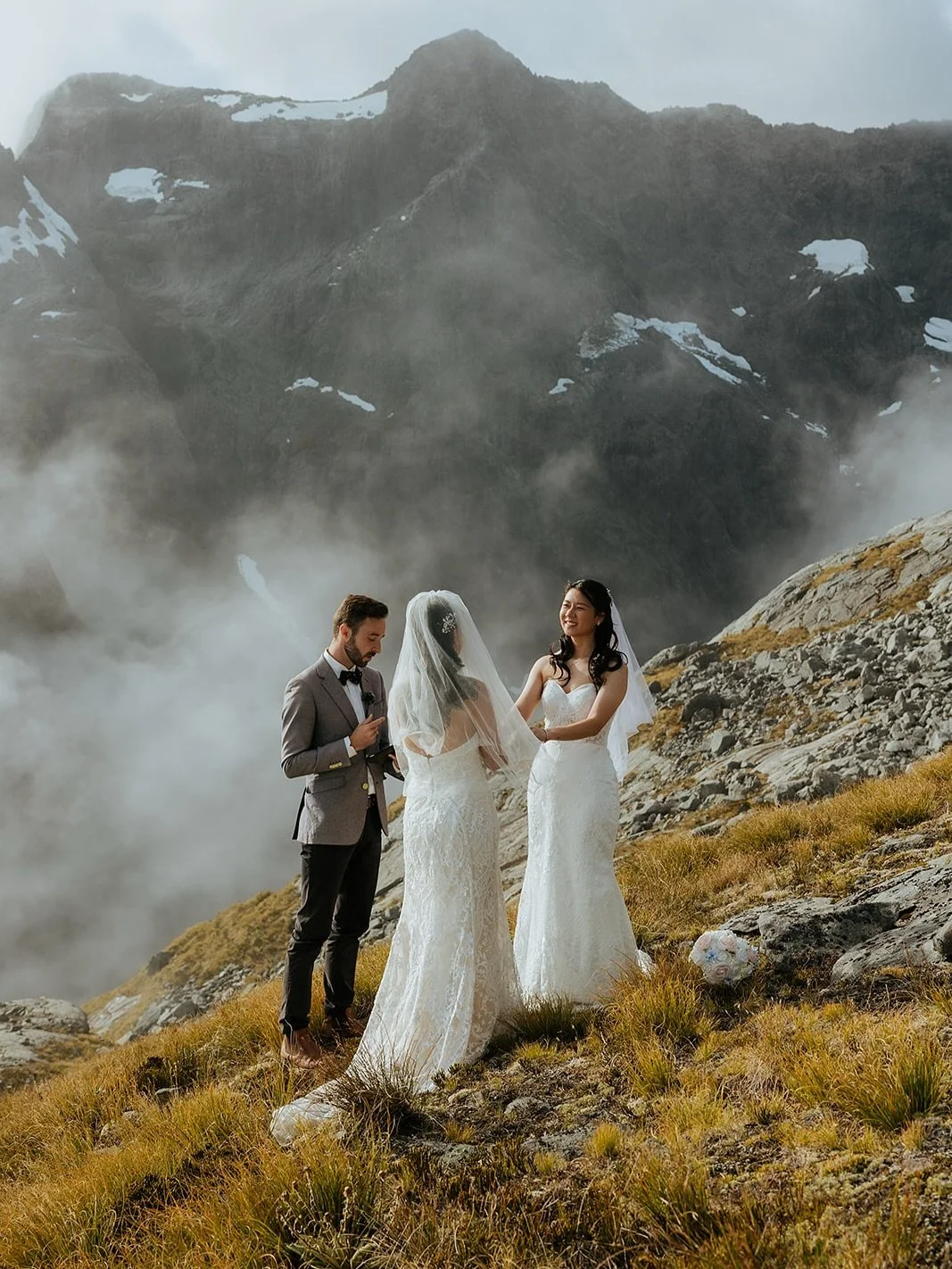 Married among the clouds&hellip; Jiayun &amp; Gen&rsquo;s beautiful little ceremony high above the pristine Lake Erskine was every elopers dream!

Photography / @222photographicstudios