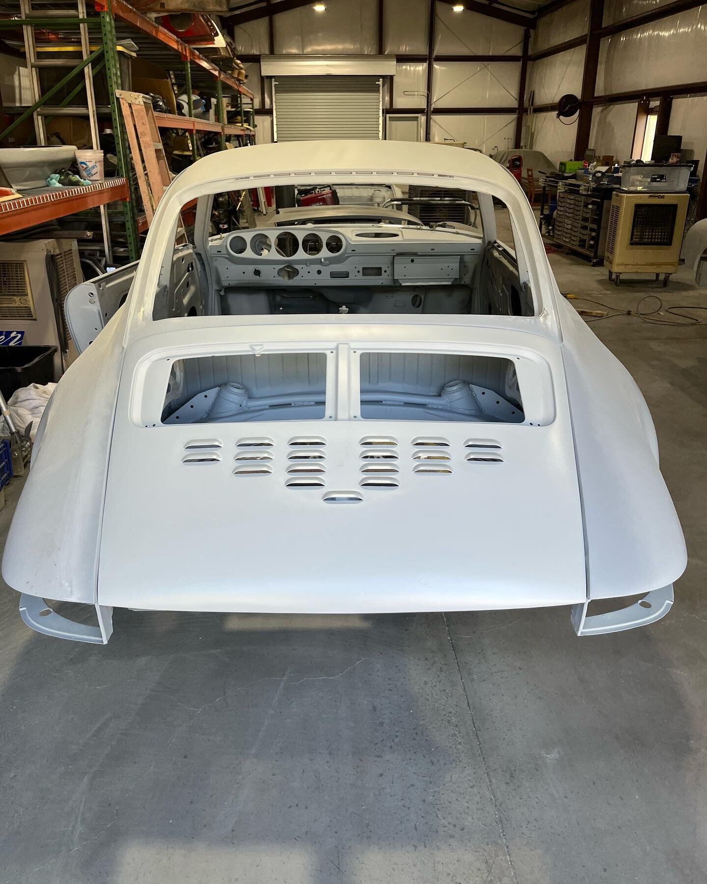 Decklid louvers on the 66 complete, on to the front end 🍻 
.
.
.
.
#porsche #porsche911 #911 #porscheclub #porschelife #porscheclassic #porschemoment #porschelove #porschefans #911porsche #porsche911r #porscheoutlaw #cars #johnjamesracing