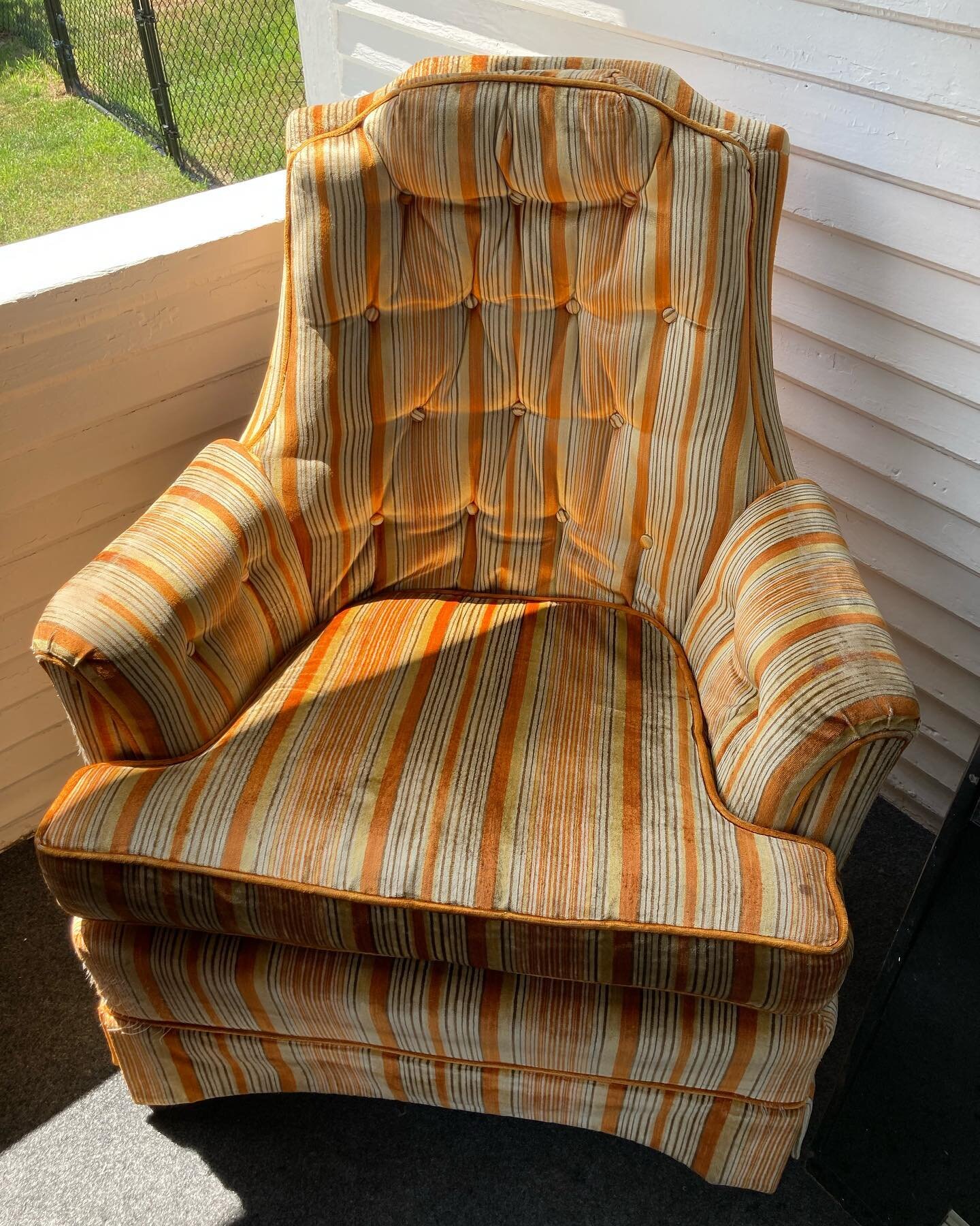Over the last several weeks, I've let go of most of my possessions - selling, donating, gifting... and all of it has felt in flow, easy, effortless. 

So when a young couple picked up this old retro orange chair in the early hours this morning, I was