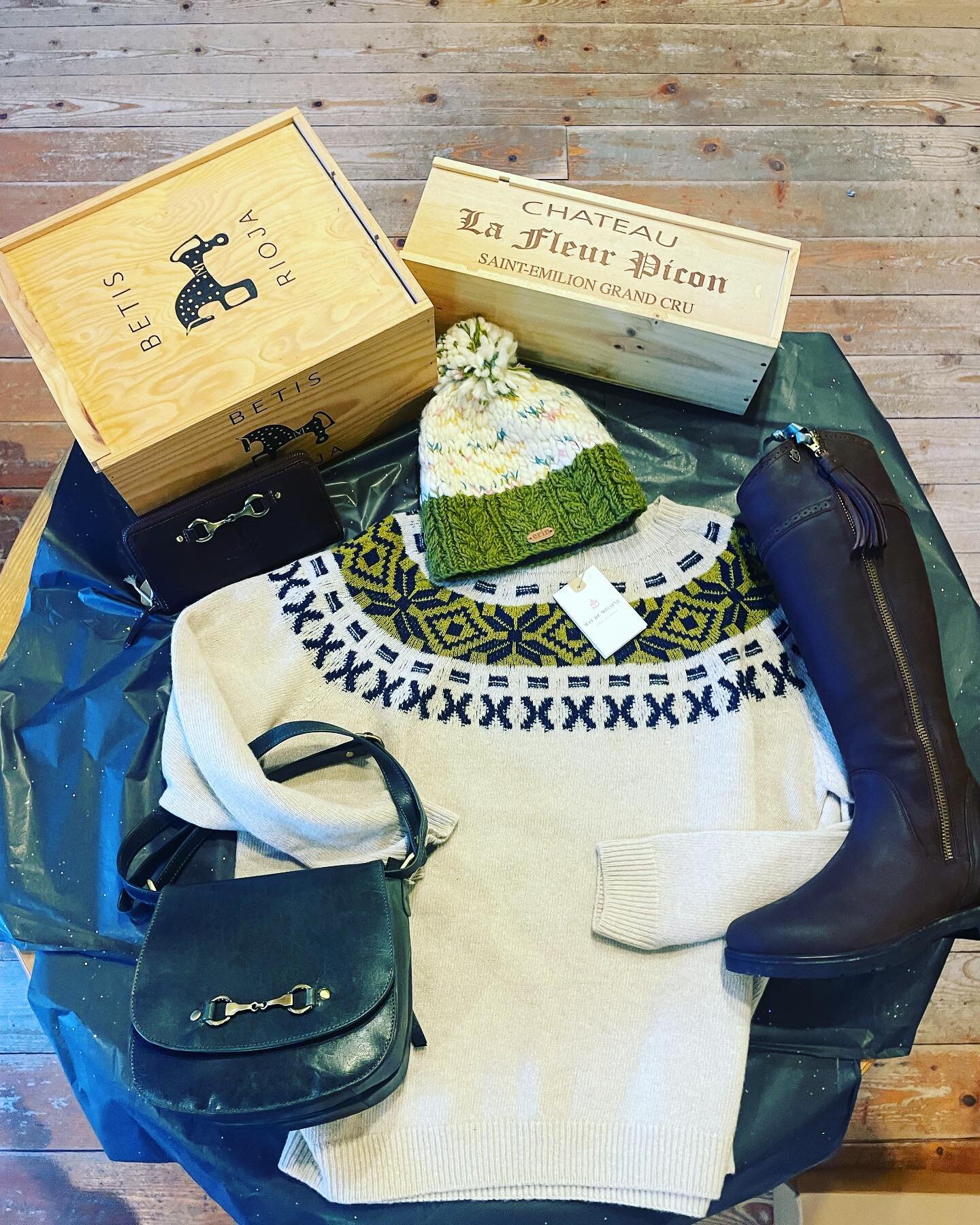 Beautiful Gift Ideas In store for all the Family . Drop in for a browse and say Hello and please avail of our Gift 🎁 Wrapping service ❤️🎄❤️ 

#country #countrylife #christmas #gift #ideas #love #fashion #style #allthingsequine #pony #horse #garden 