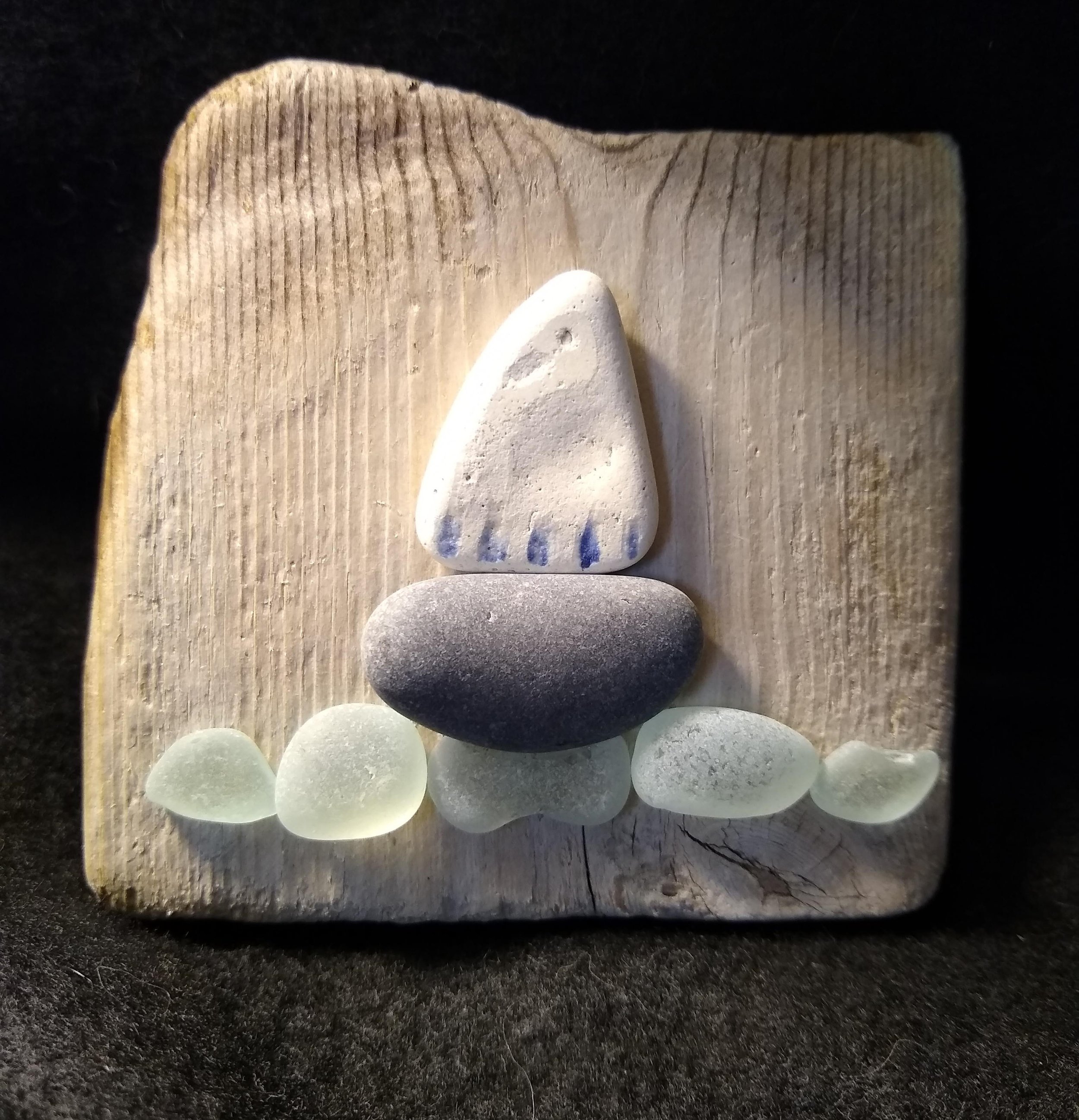 The designs on this plank created the perfect background for this nautical scene.
