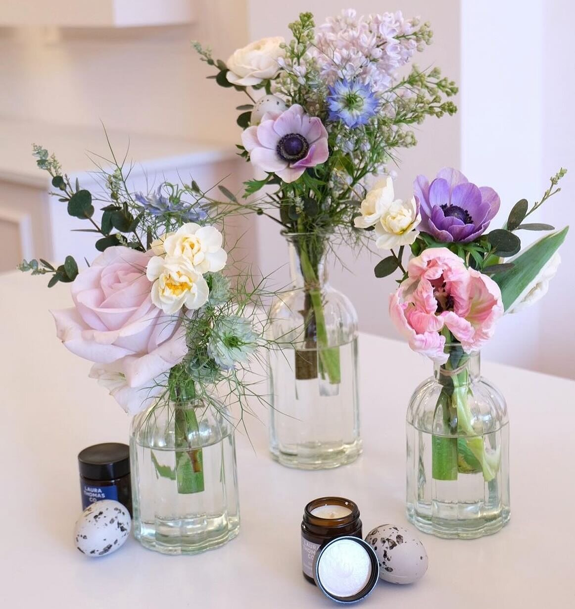 Easter Bud Vase Trio 🐣 

There is still time to order your spring blooms in time for Easter! 

Cut off tomorrow is 1pm! 

Check out our full collection online now 🌷 

#easterdecor #eastereggs #flowermagic #flowerslovers #flowerlover #florals #flowe