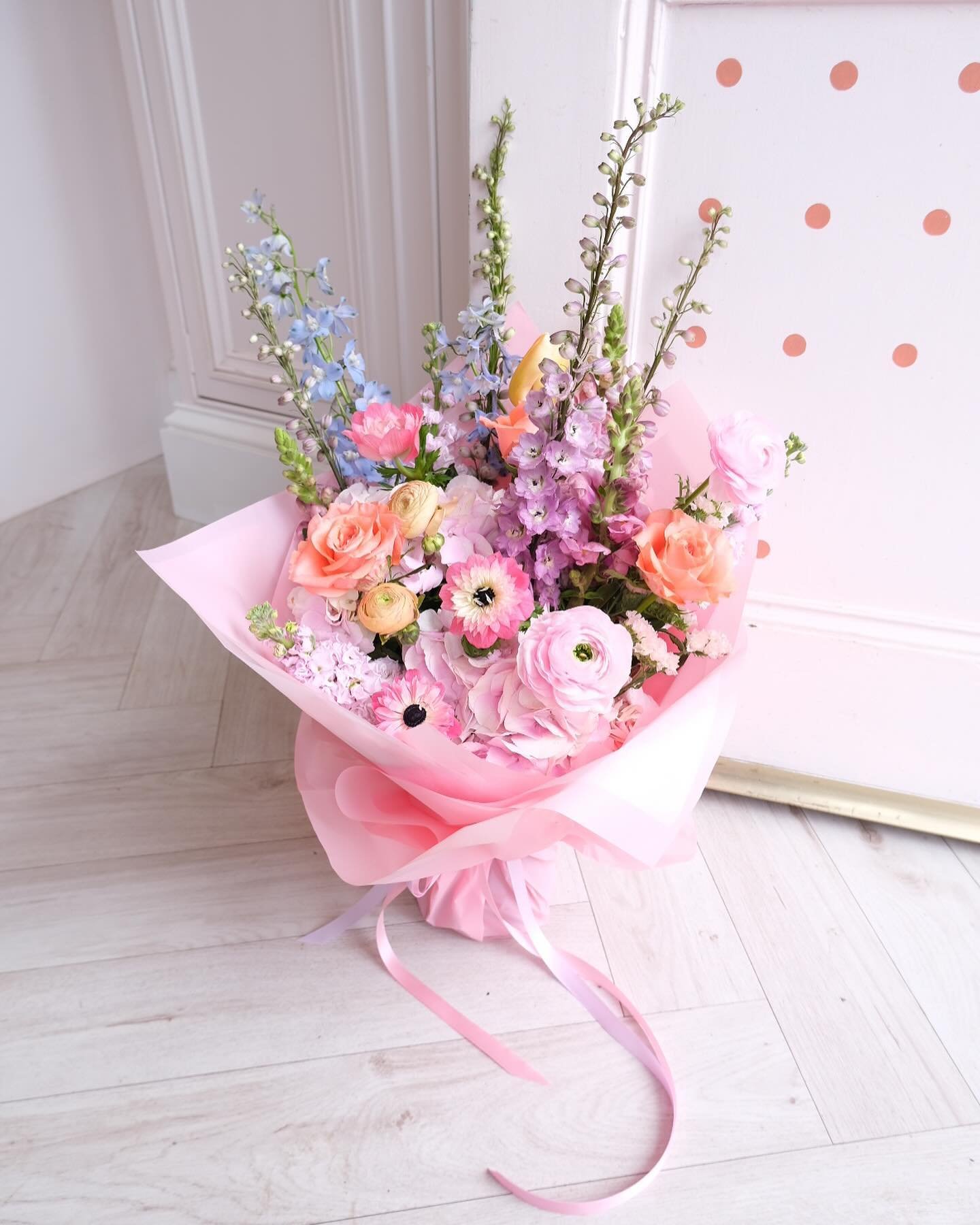 🌷 Weekly Flower Design 🌷 

Hold onto your hats the hydrangeas are back! 

Our weekly flower design is now up online and ready to go when you are!

Packed full of all your favourite pastel blooms and we even managed to squeeze in some British tulips