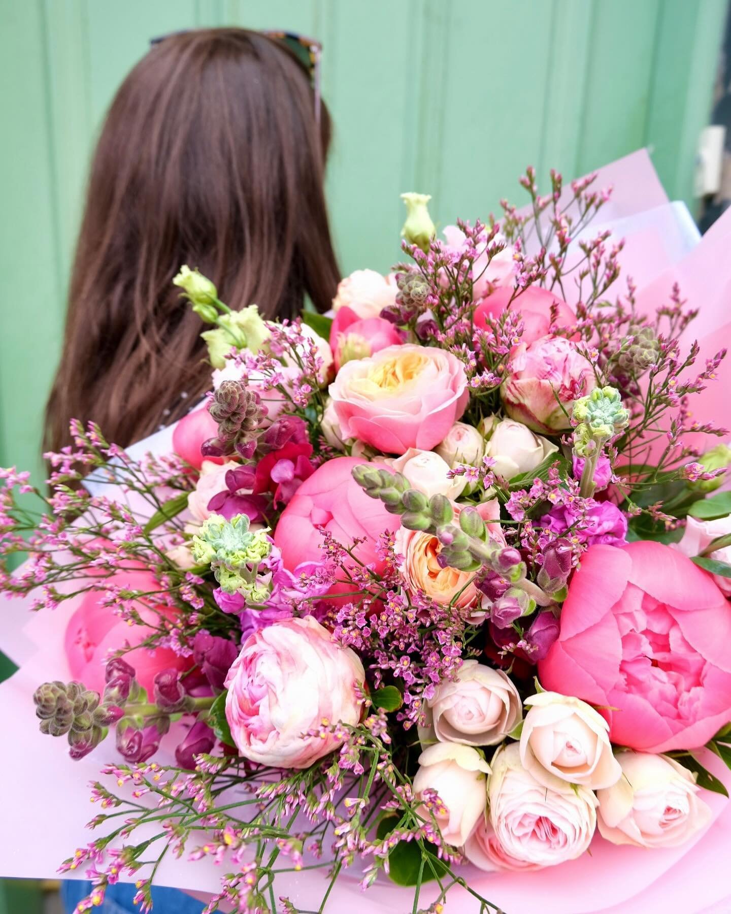 Blooms in time for the weekend! 

We have just had a very exciting delivery full of gorgeous Peonies! 

All our orders over the weekend will have these included and keep your eyes peeled for our Peony Collection coming soon! 

#peony #bouquet #bouque