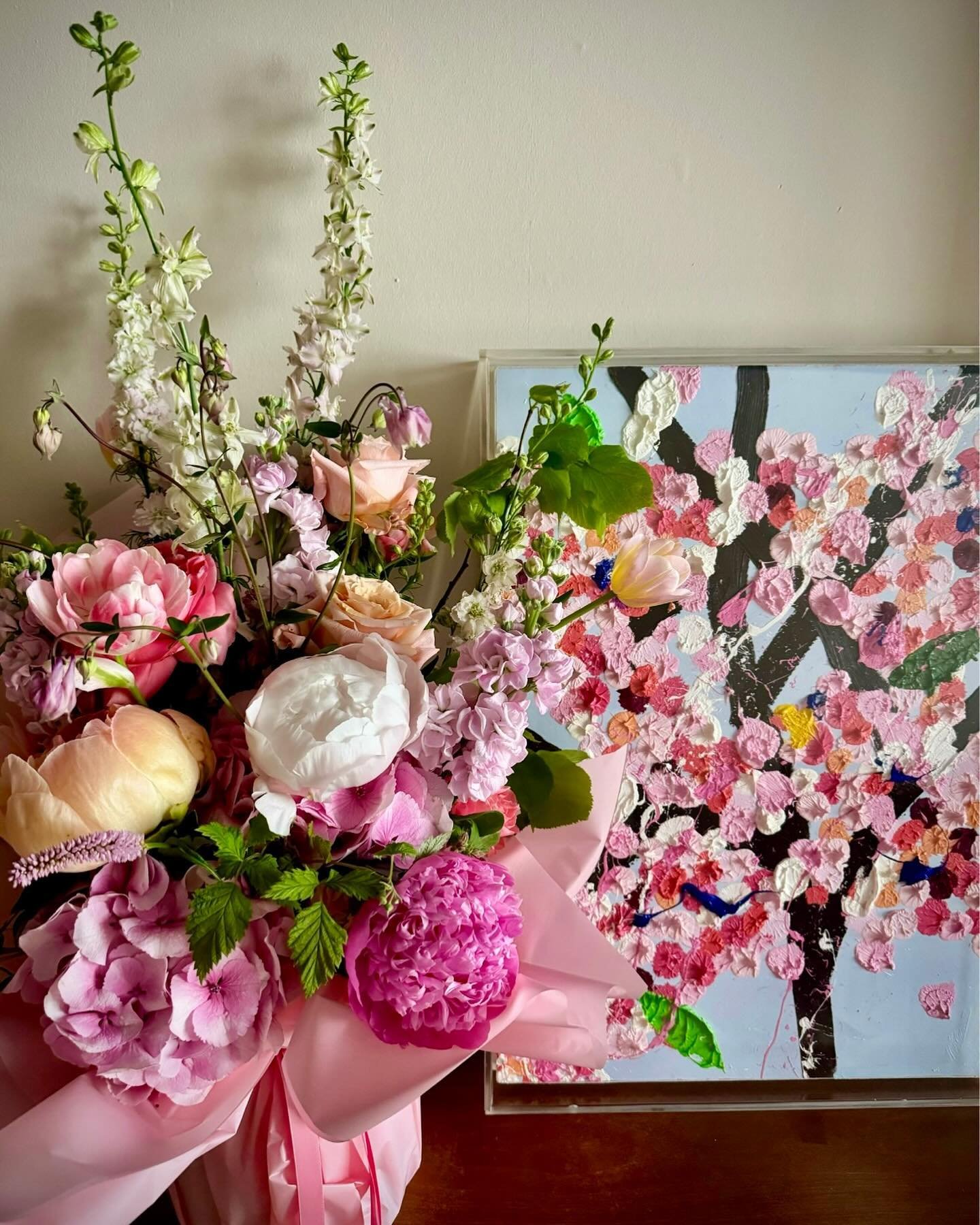 We just love it when customers share gorgeous pictures with us! 

The lovely lady who received these last week sent us the most fabulous thank you email after her friend from Australia organised her some birthday flowers. 

The brief was colourful bl