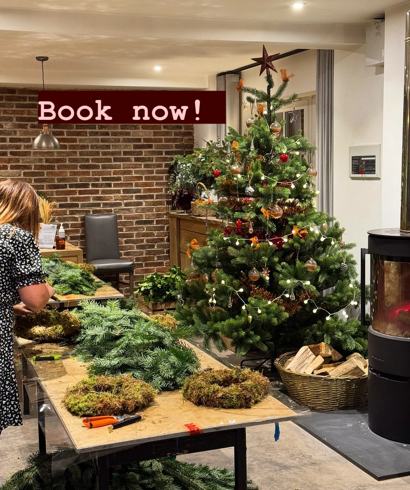 🎄 Get ready to deck the halls! 

Our sell out Christmas wreath workshops are available to book online NOW! Save your spot through our link in bio ^ 

Join us for a festive, fun-filled class in the city or by the sea! 

#wreathmaking #wreathworkshop 