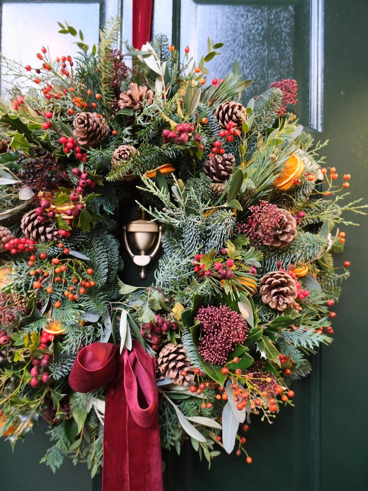 We are continuing with the christmas spam this evening and shinning the spotlight on our Luxe Christmas Wreath! 

A luxurious festive display that will instantly transform your door and give you all the Christmas feels. 

With its orange slice, pine 