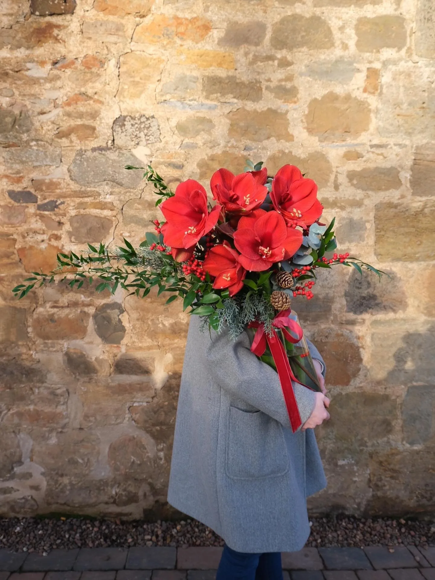Looking to add something special to your Christmas decor this year! 

Our amaryllis vase is the perfect centrepiece to welcome your guests this festive season! 

With their large headed flowers and long stems they certainly are a statement at Christm