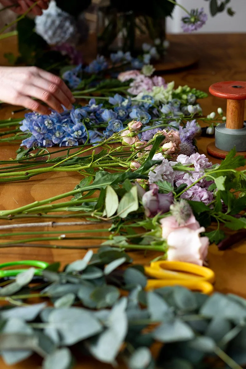flower making workshop in east lothian with hands and flower stems